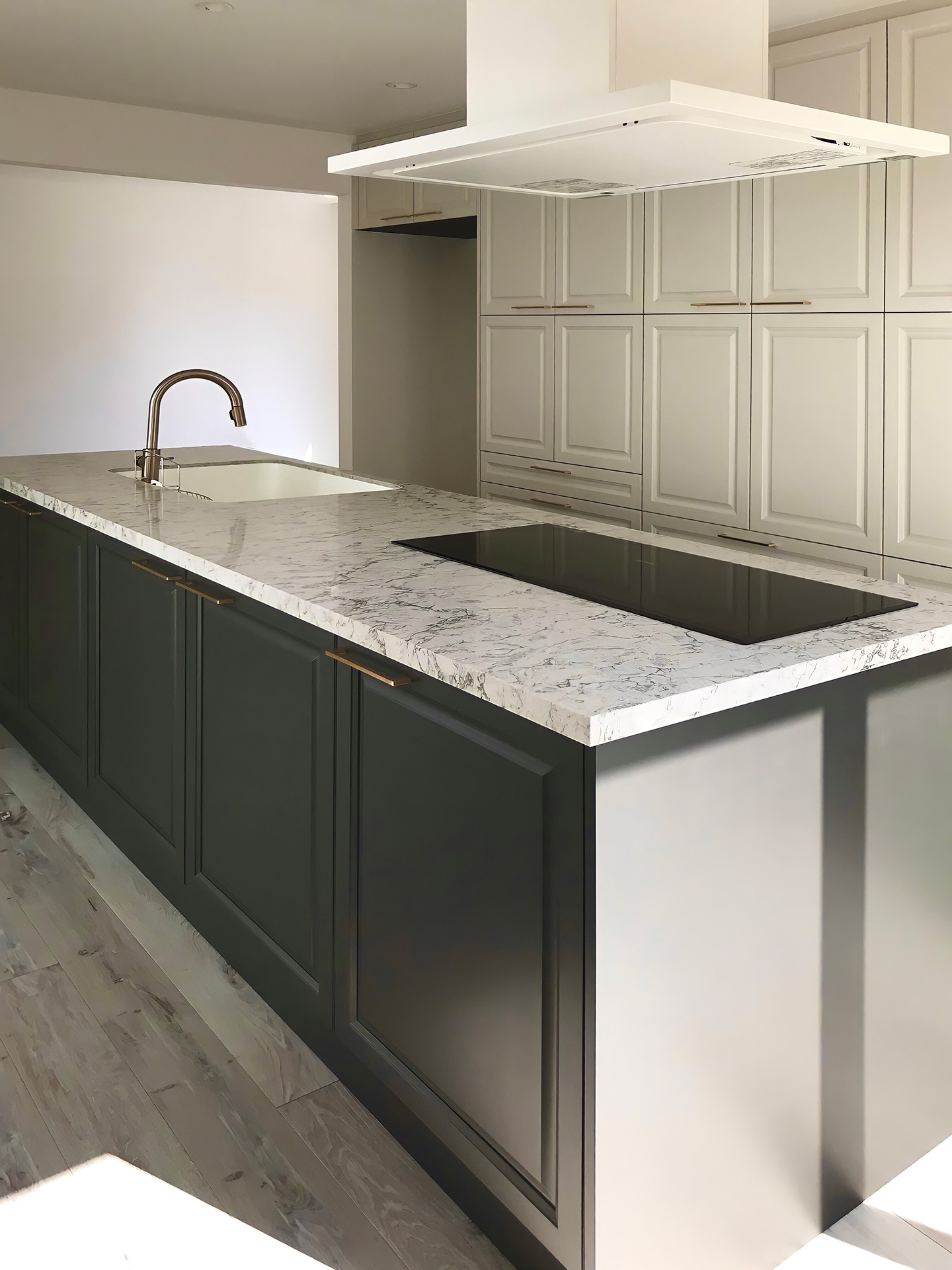 写真:ドラマのようなキッチン空間