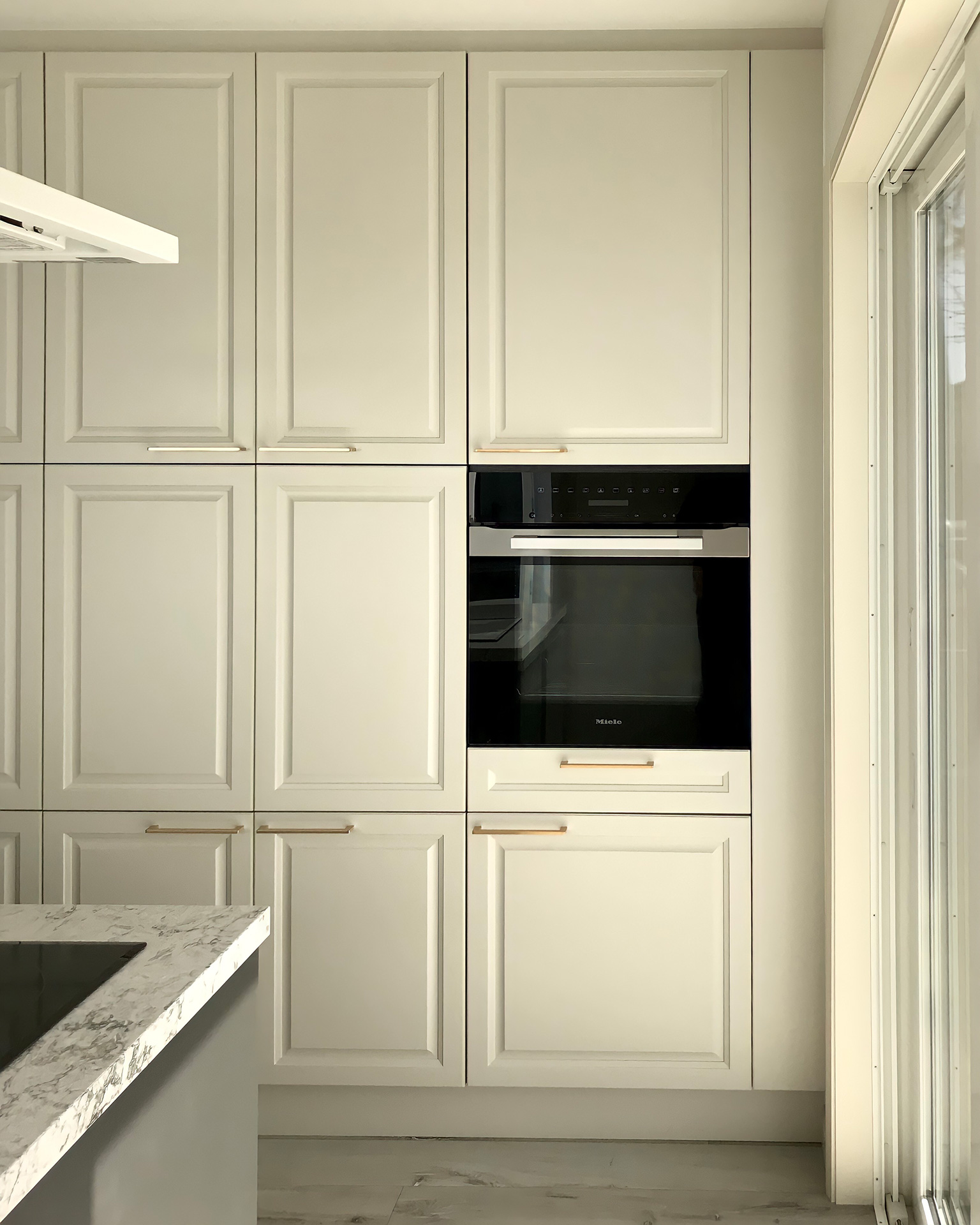 写真:ドラマのようなキッチン空間