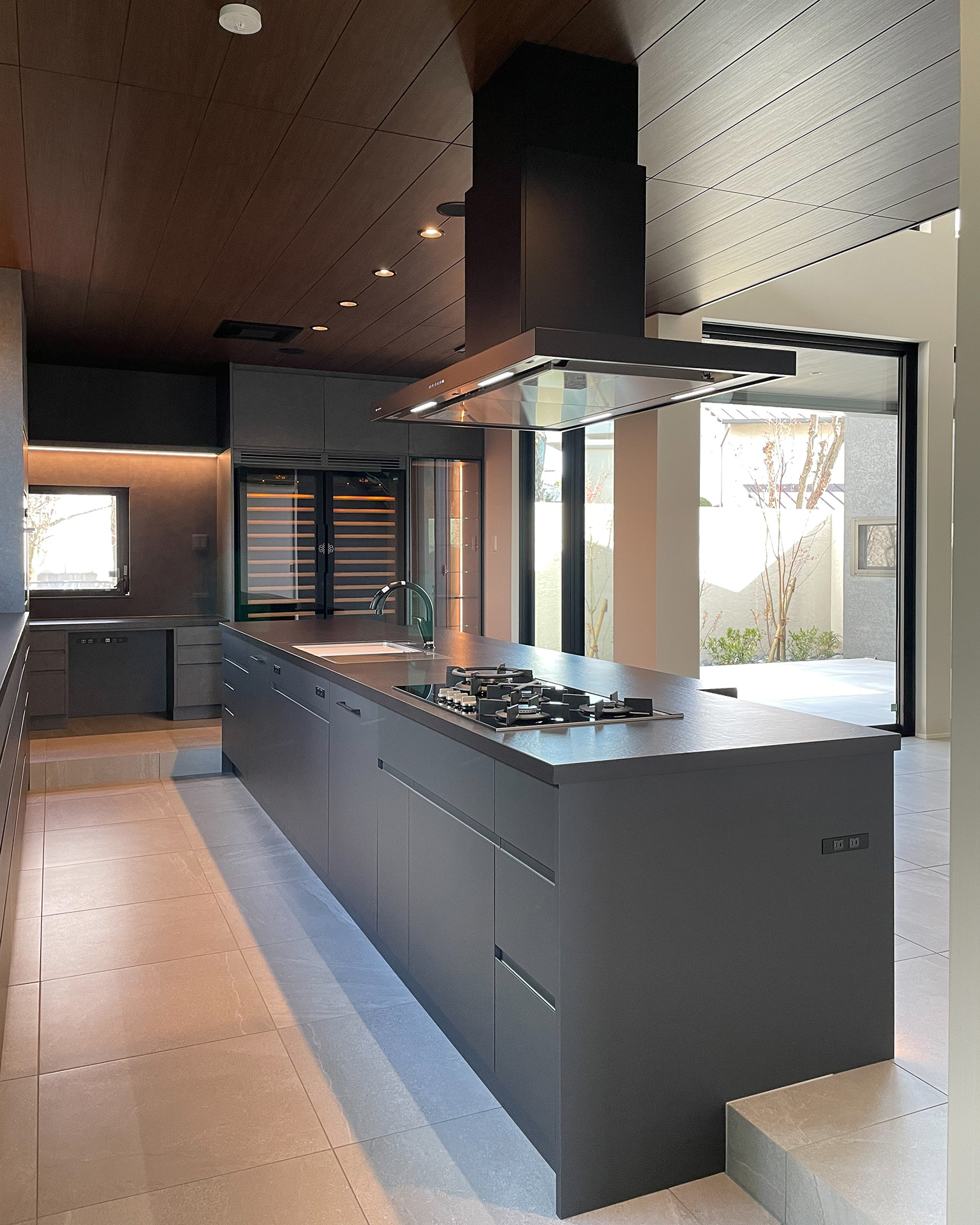 写真:緑と食と集いを楽しむ、贅沢な時間