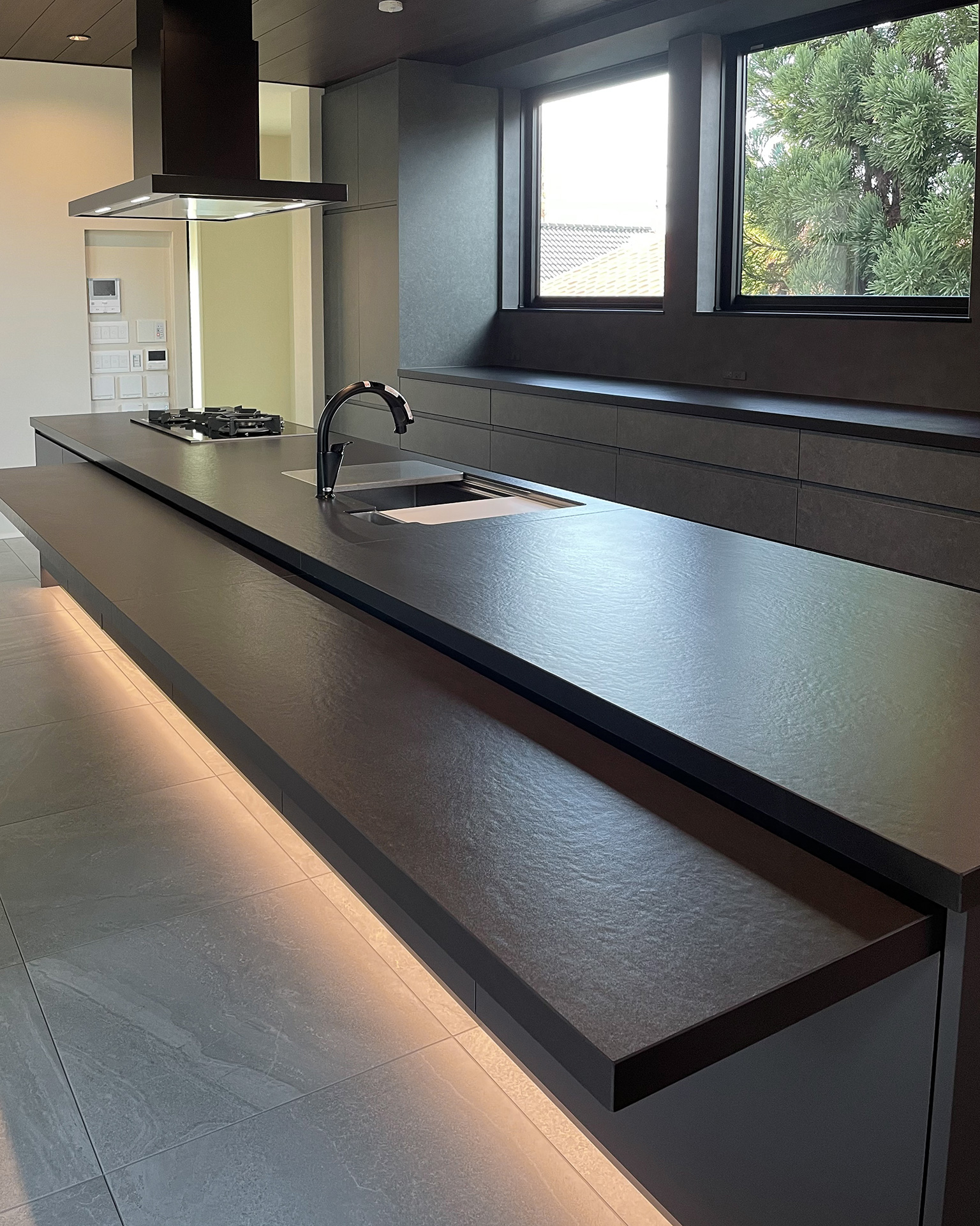 写真:緑と食と集いを楽しむ、贅沢な時間