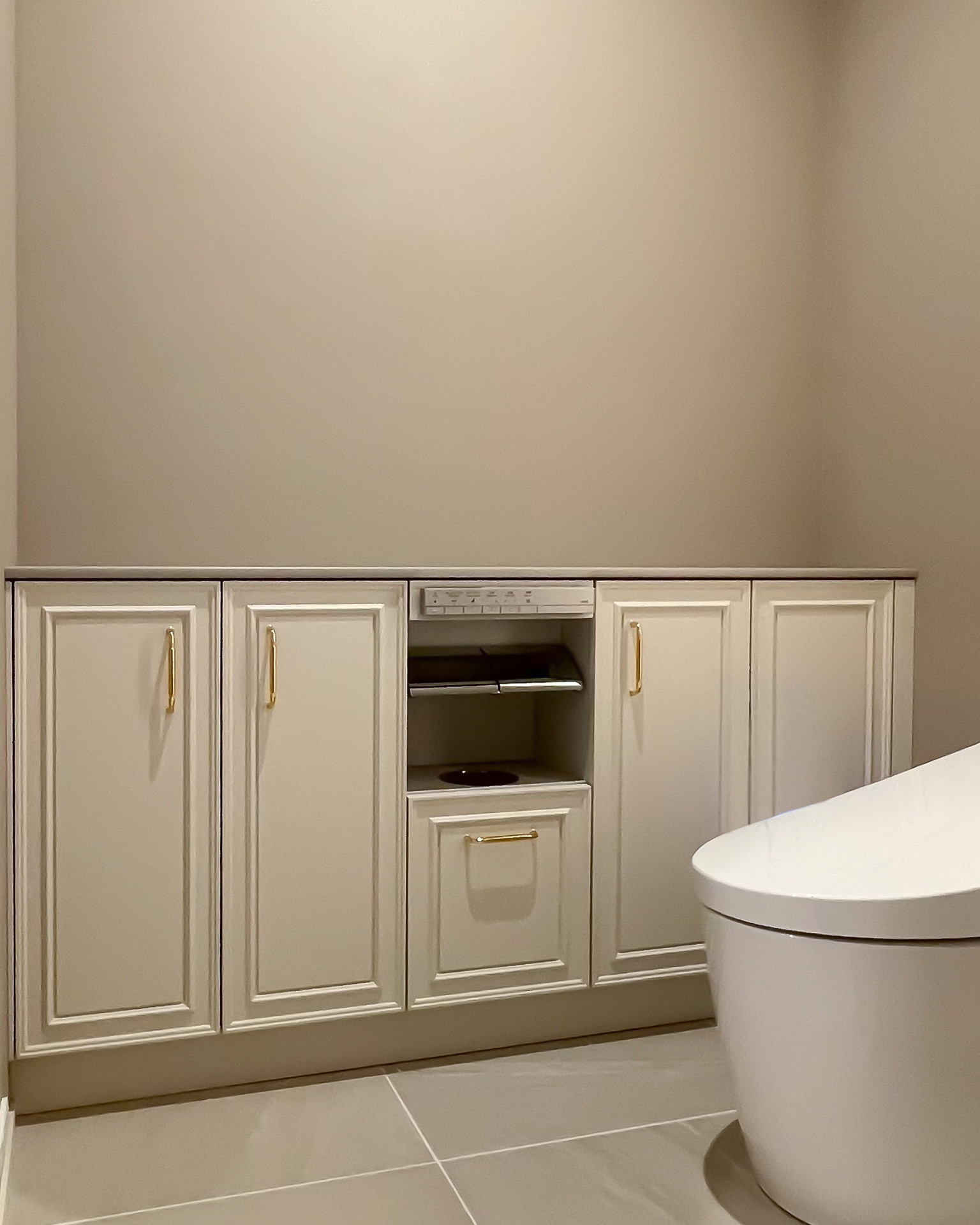 生活感を感じさせない美しいトイレ空間