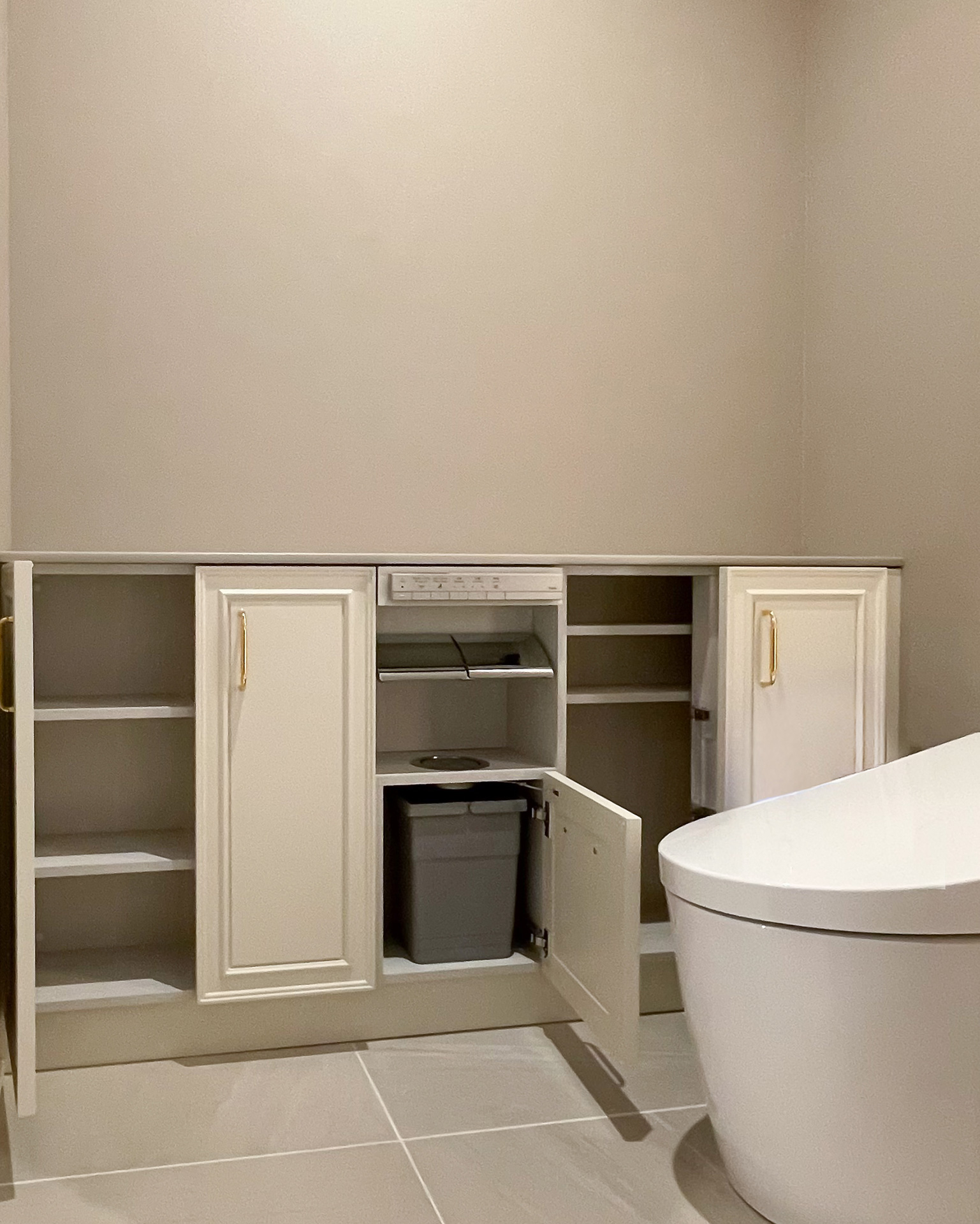 写真：生活感を感じさせない美しいトイレ空間