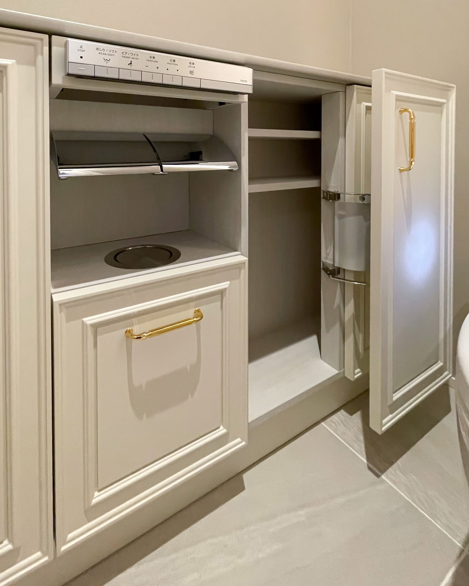 写真：生活感を感じさせない美しいトイレ空間