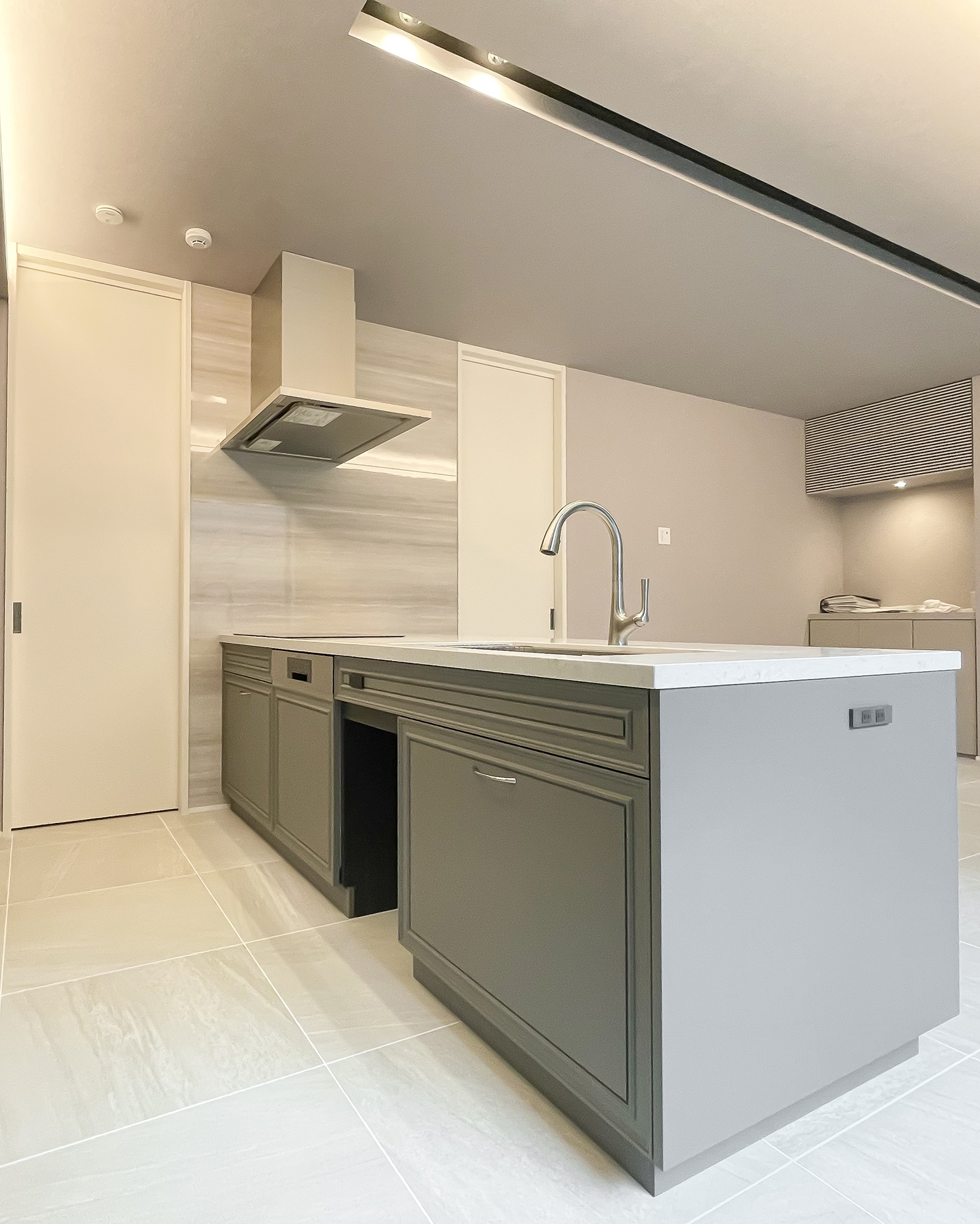 写真:穏やかで上質なグレージュの世界