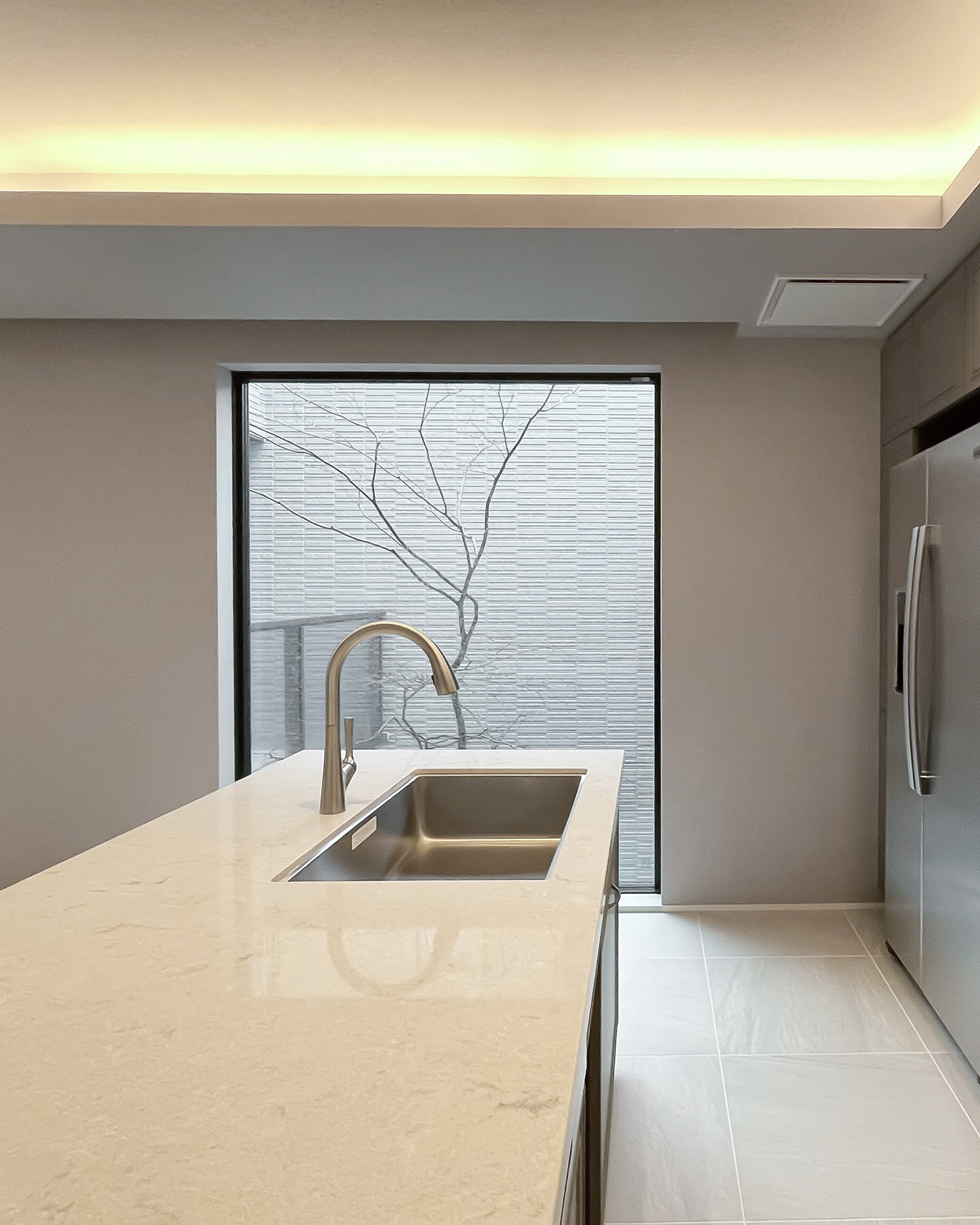 写真:穏やかで上質なグレージュの世界