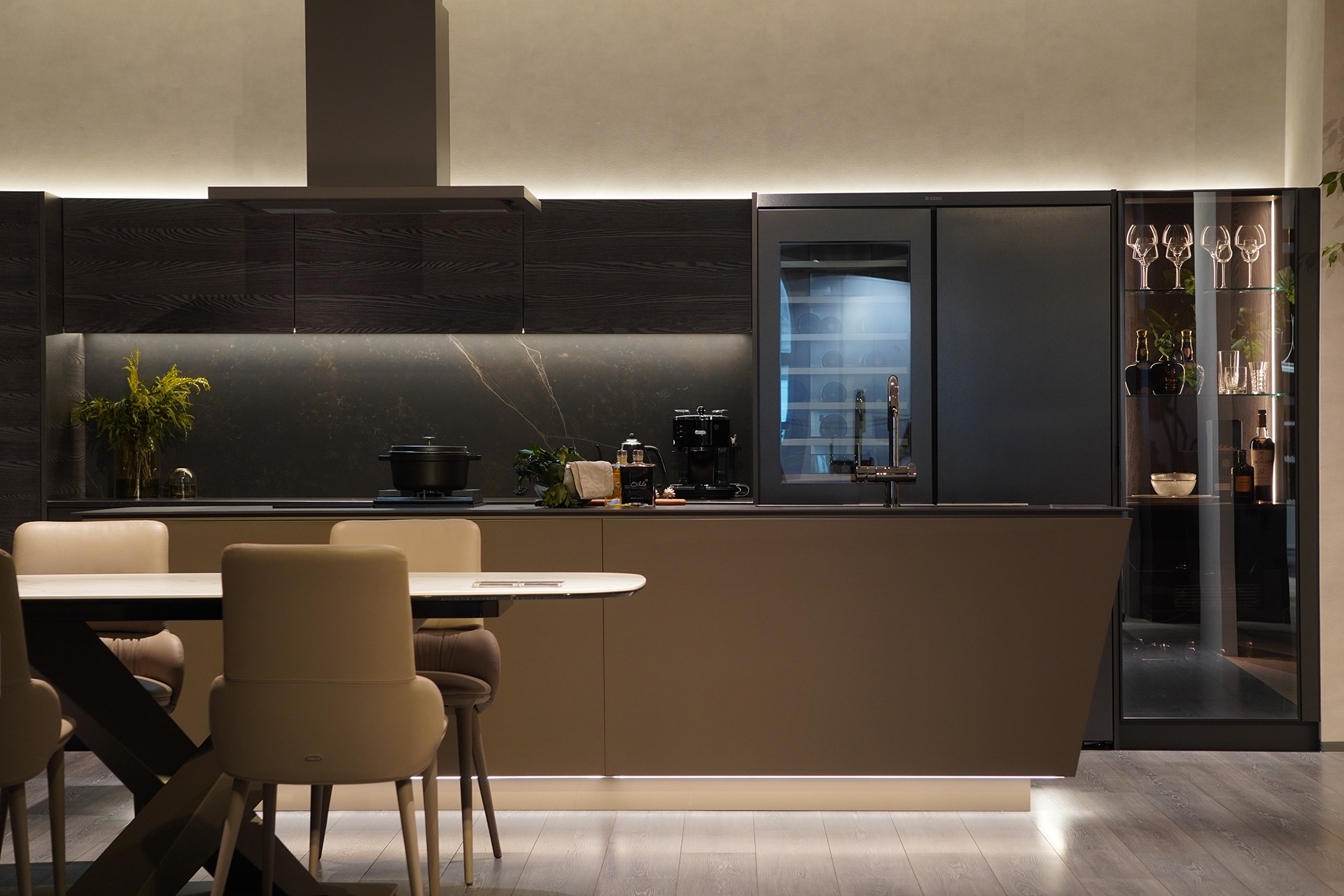 写真:オーダーキッチンが生み出す造形美