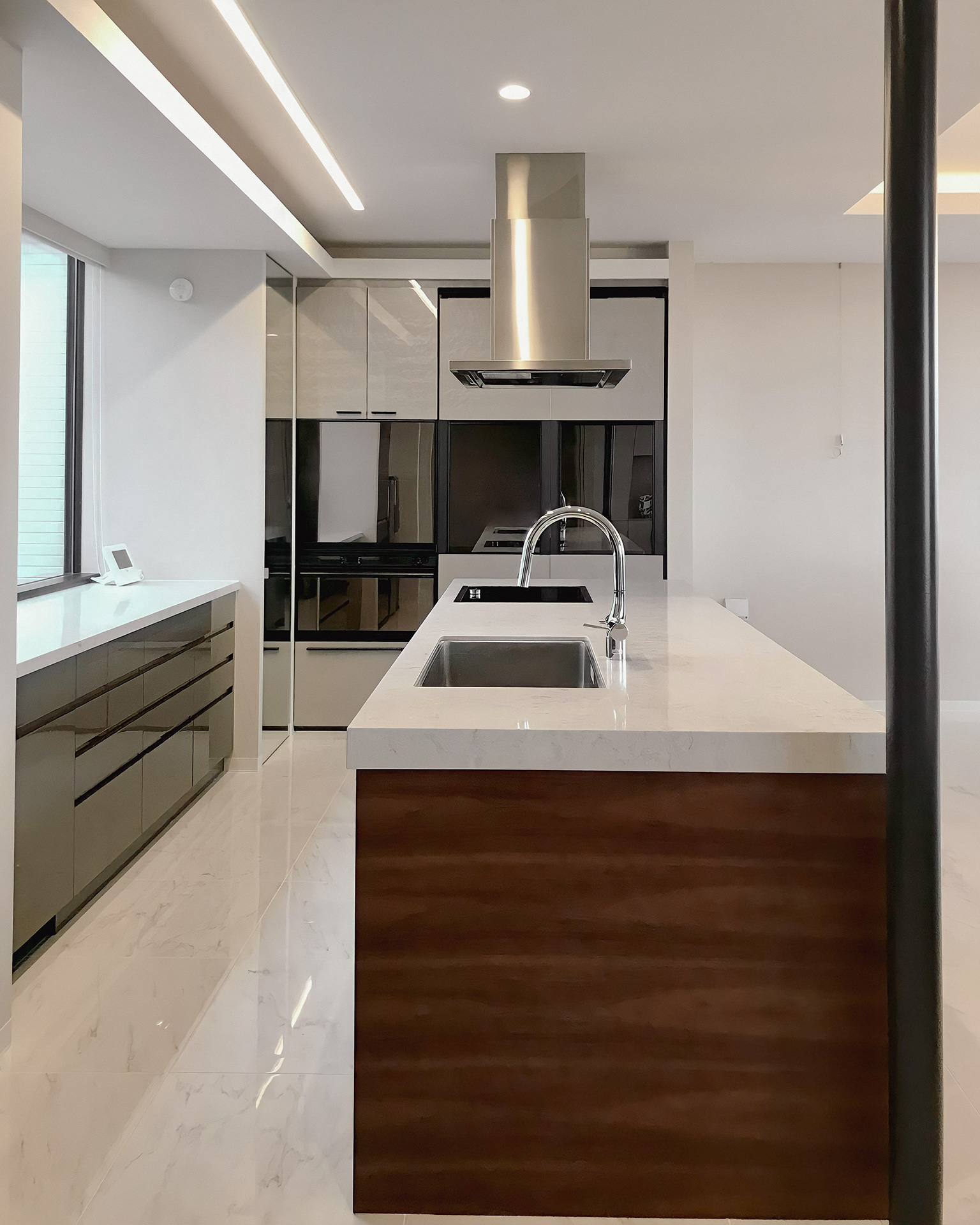 写真:開放的で心地よいキッチンダイニング