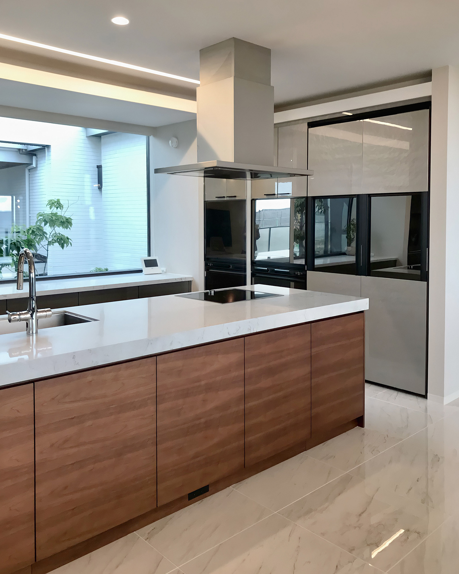 写真:開放的で心地よいキッチンダイニング