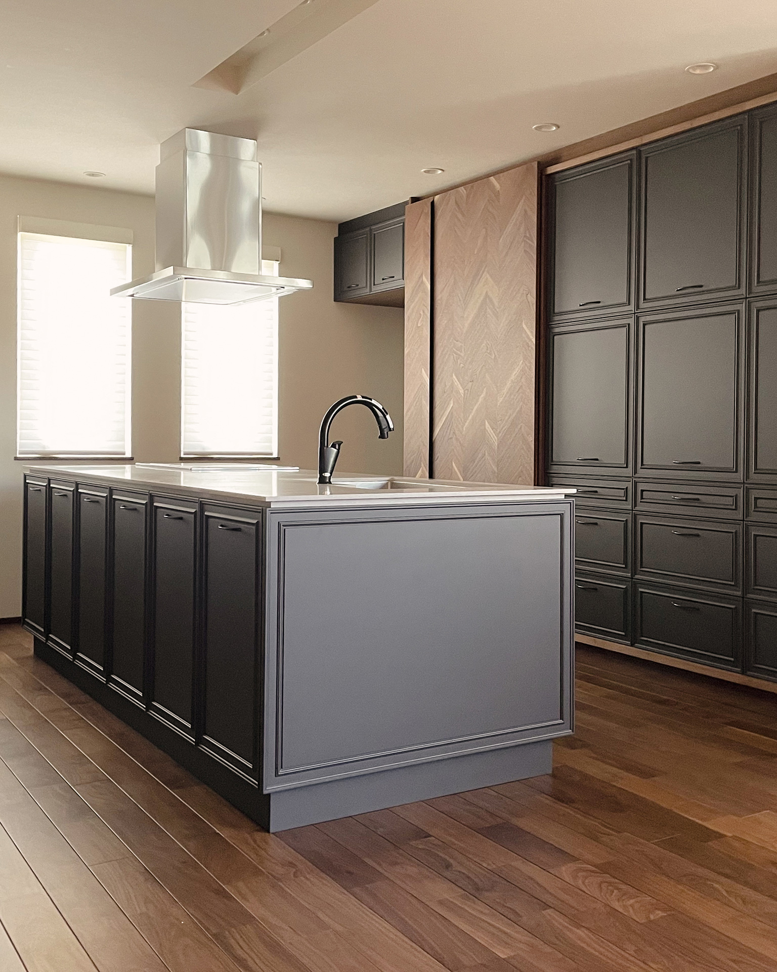 世界観を感じるクラシカルなキッチン