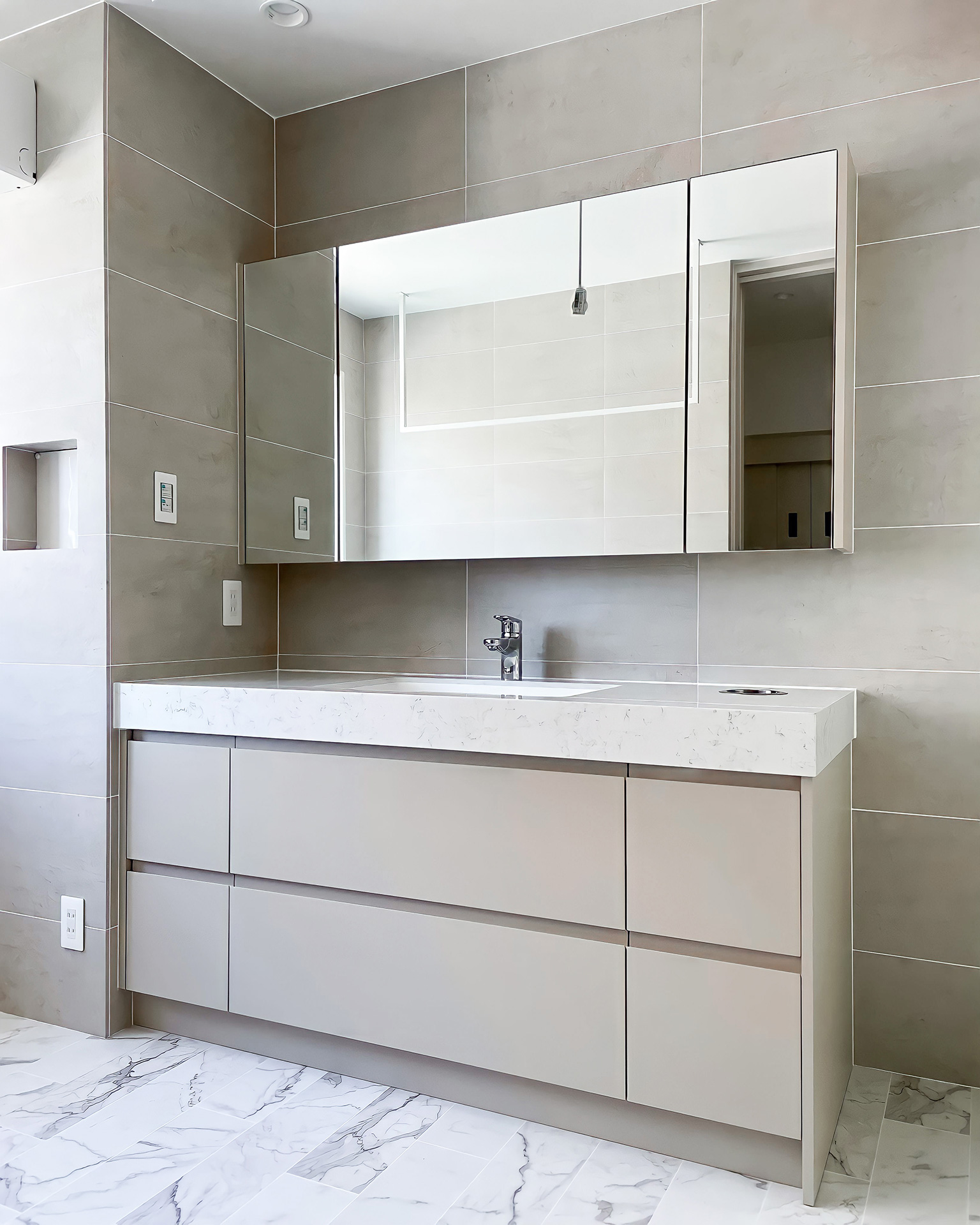 やわらかなトーンが美しい快適な洗面空間