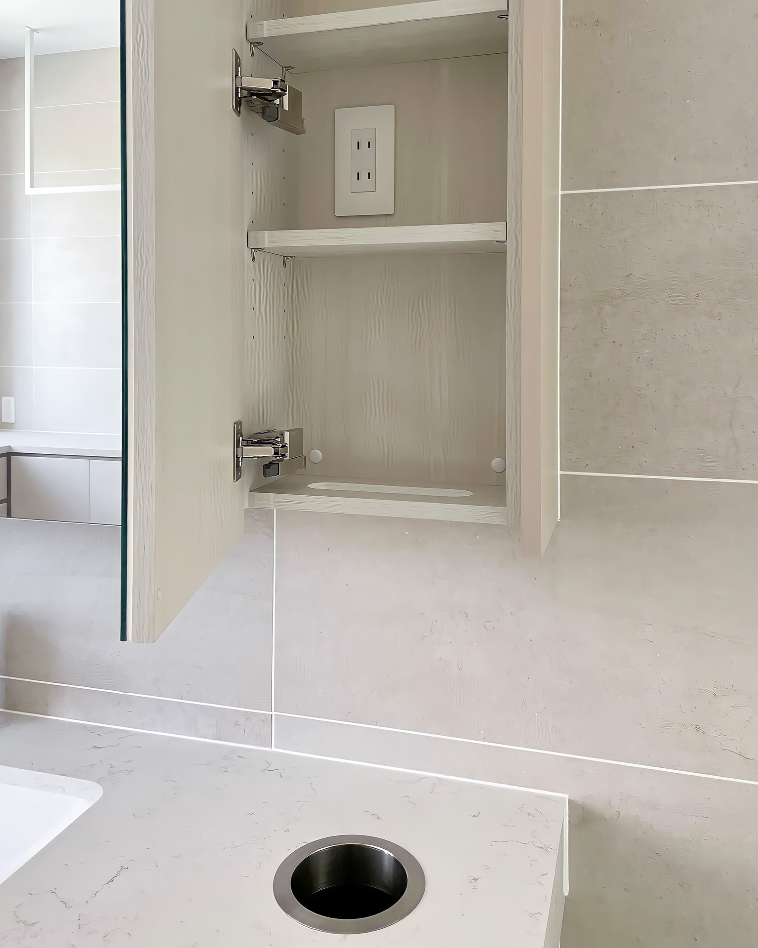 写真:やわらかなトーンが美しい快適な洗面空間