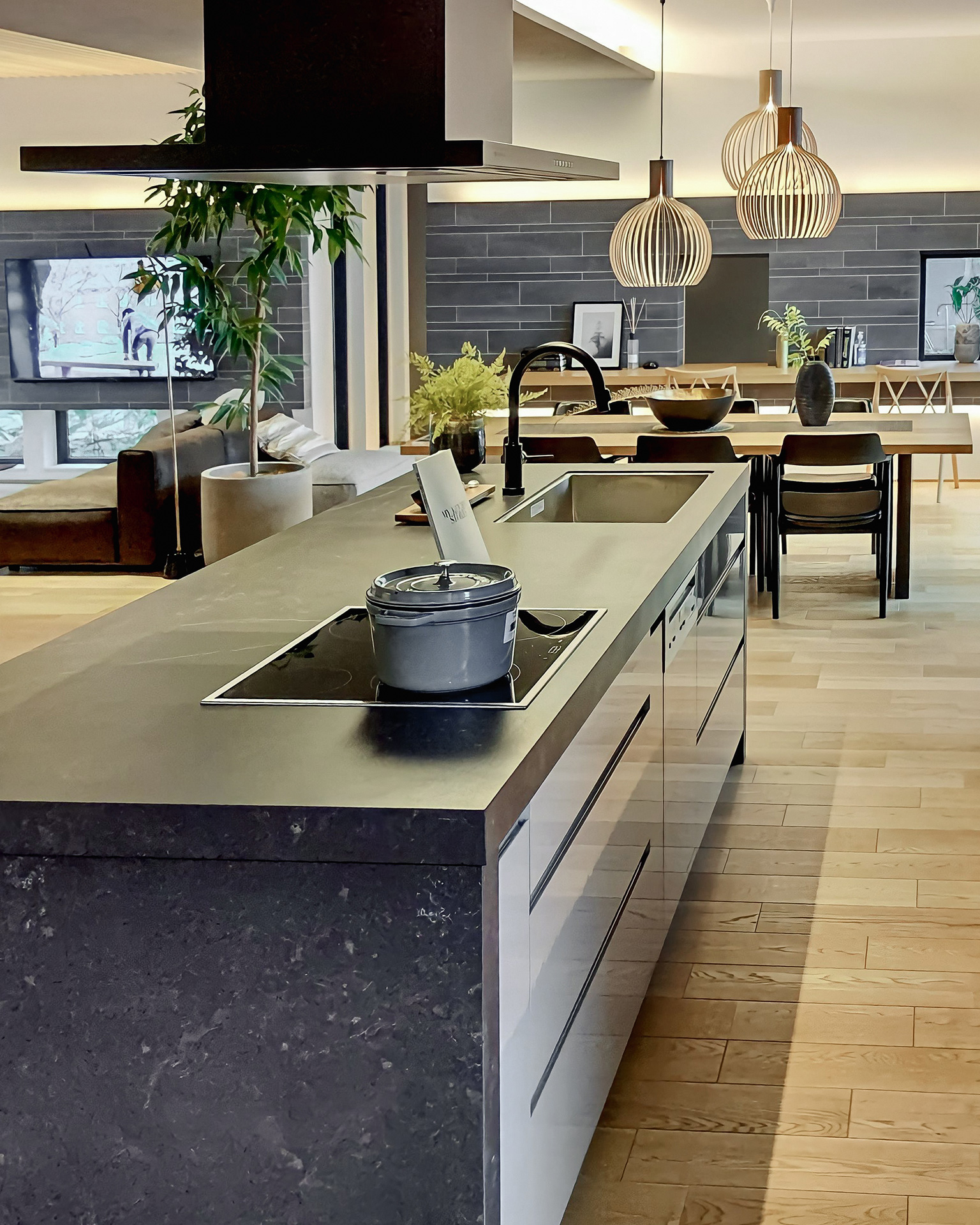 写真：和モダンなアイランドキッチン