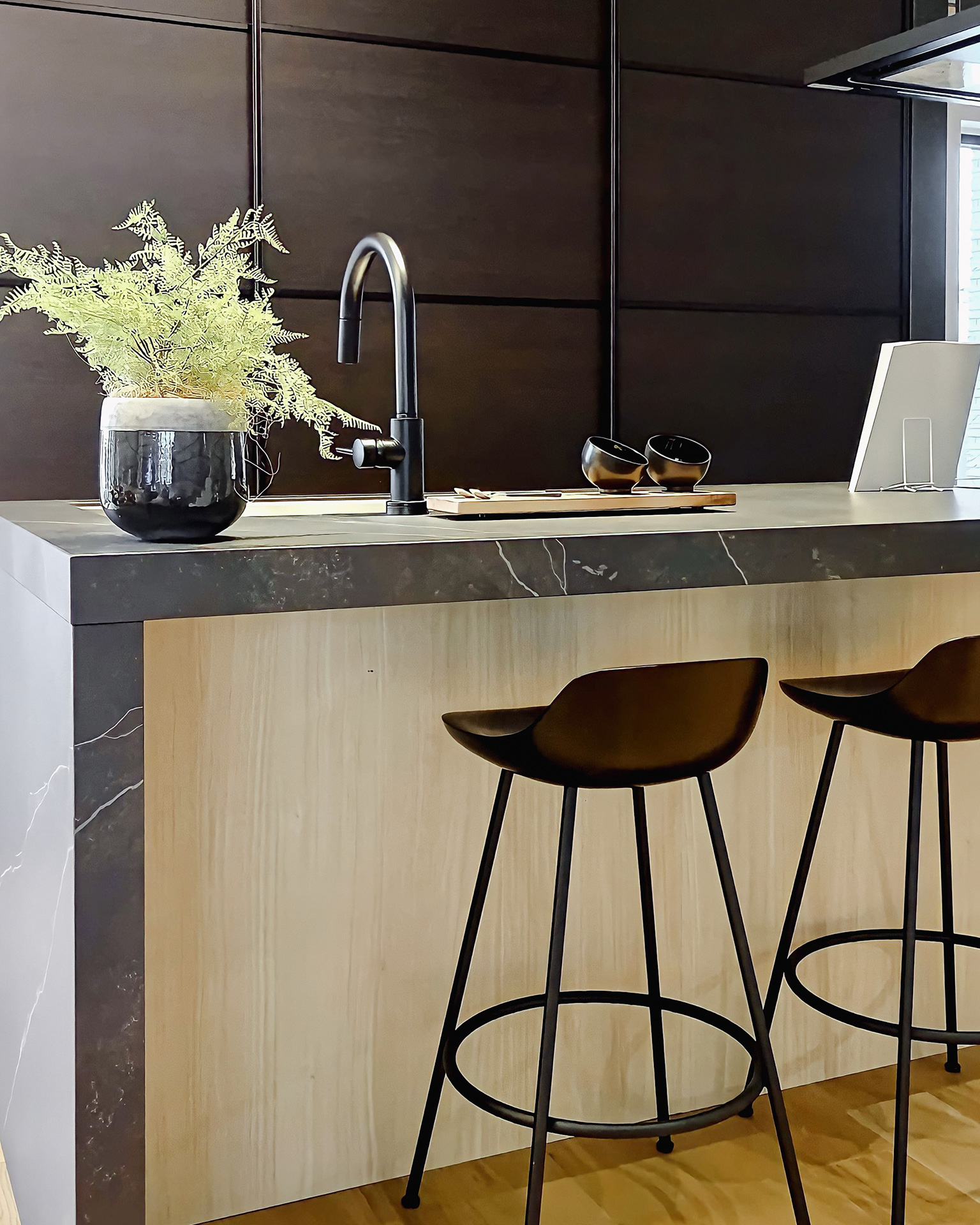 写真：和モダンなアイランドキッチン