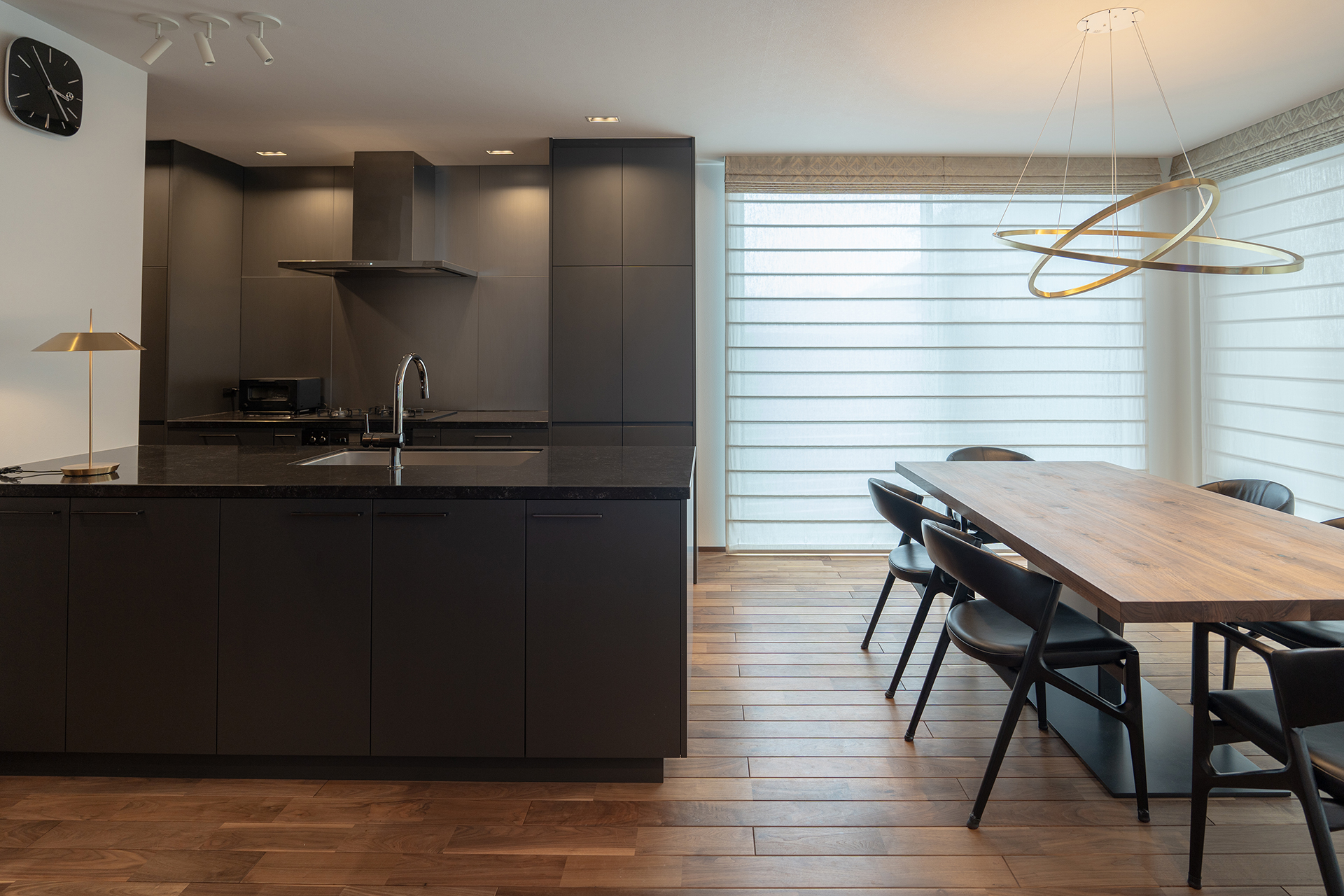 ダークトーンのマテリアルミックス