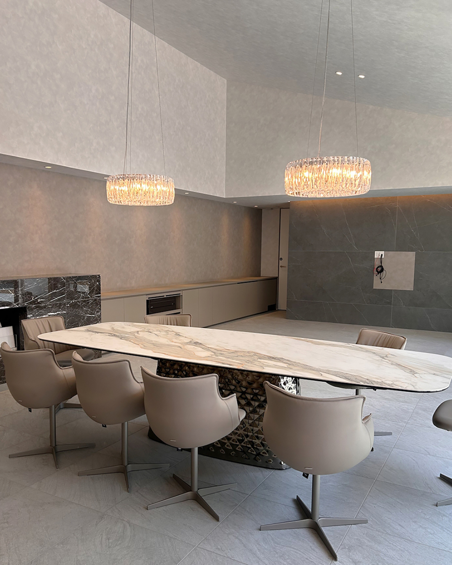 写真：空間に調和するリビング収納