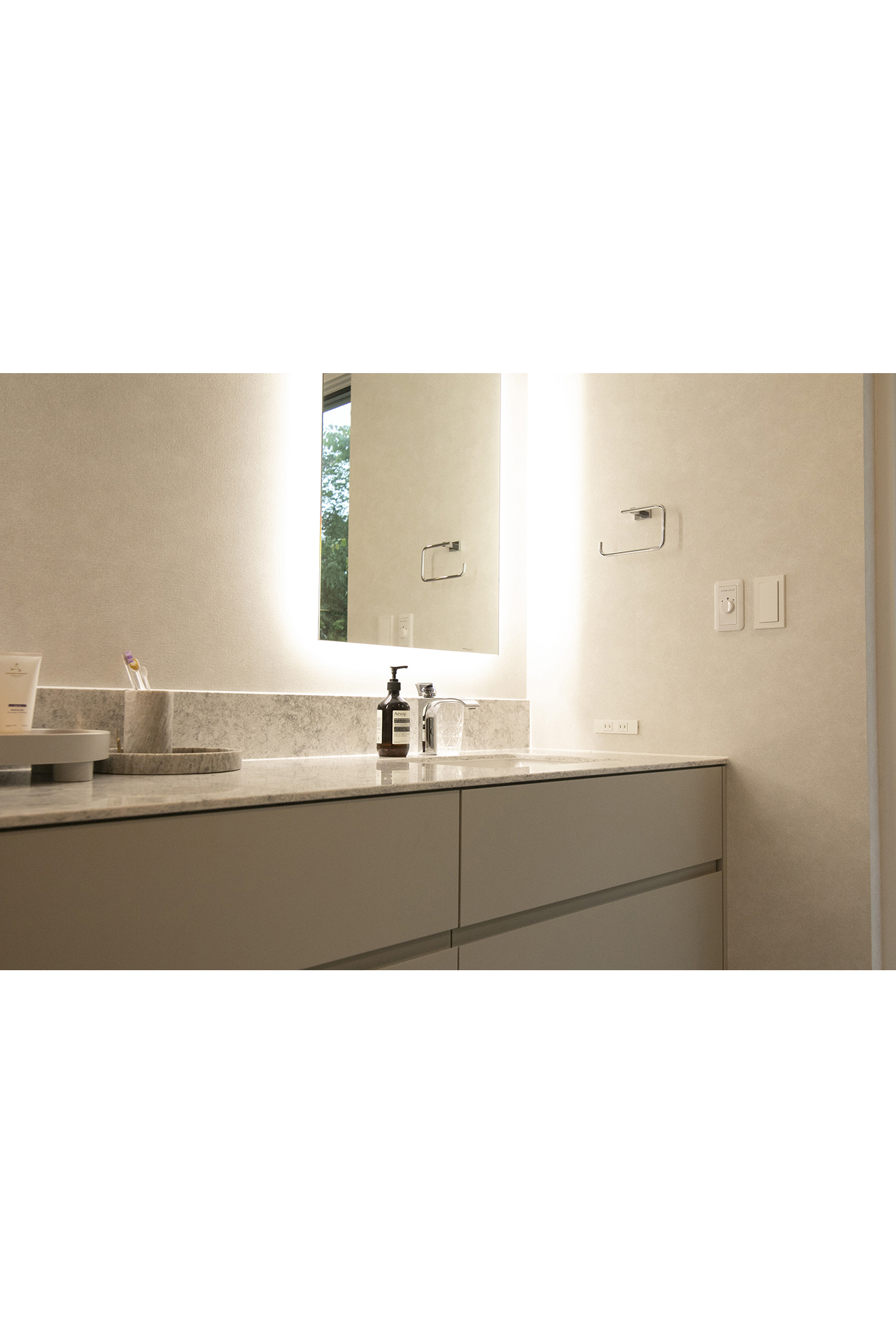 写真：心地よく整えられた洗面空間