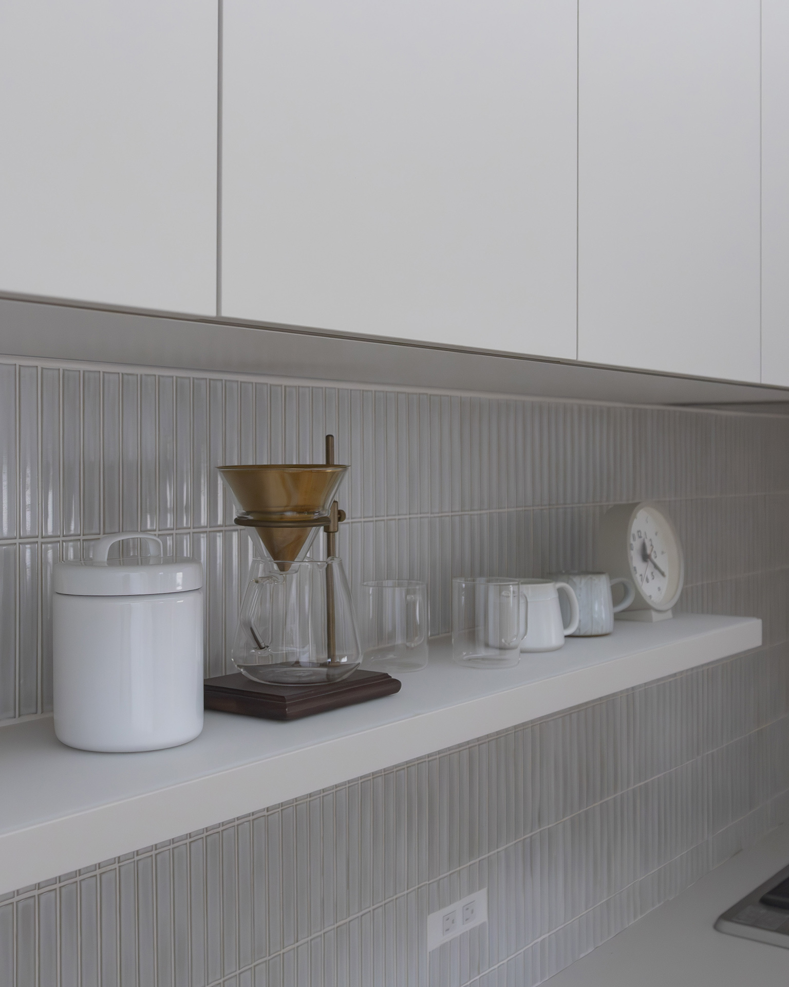 写真：木目とやさしく調和する癒しのキッチン