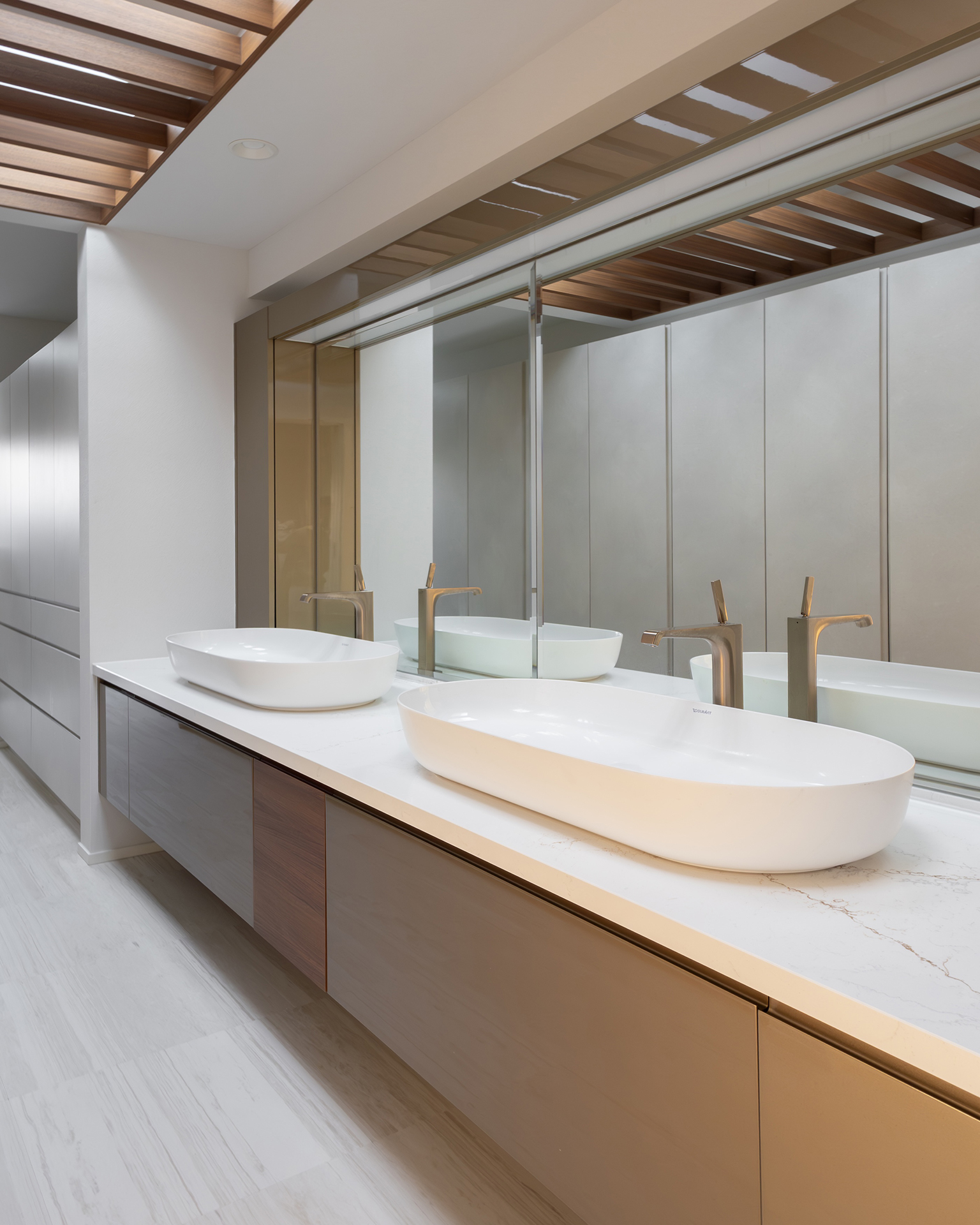 上質な艶感が生む非日常の美