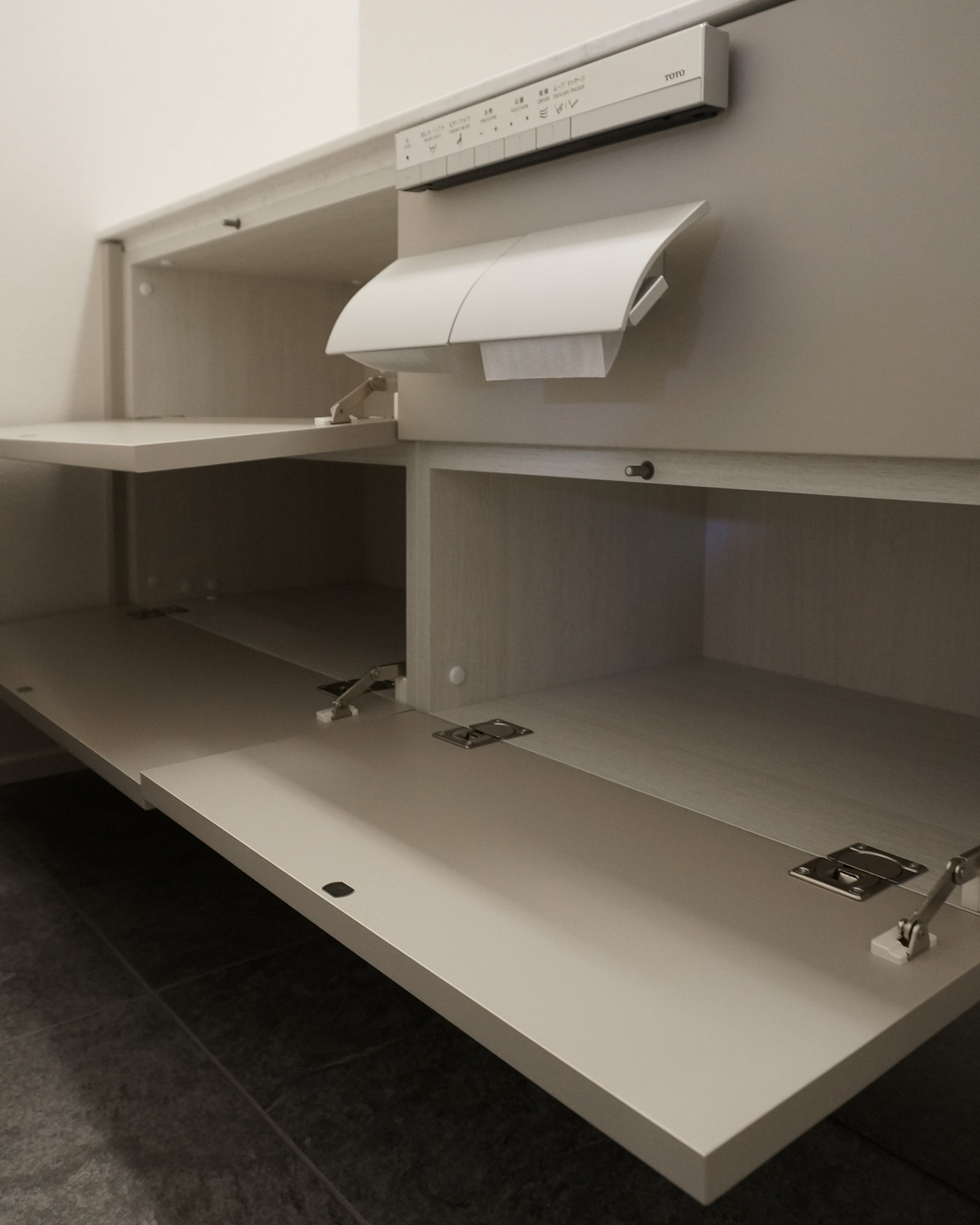 写真：端正な美しさの洗面空間