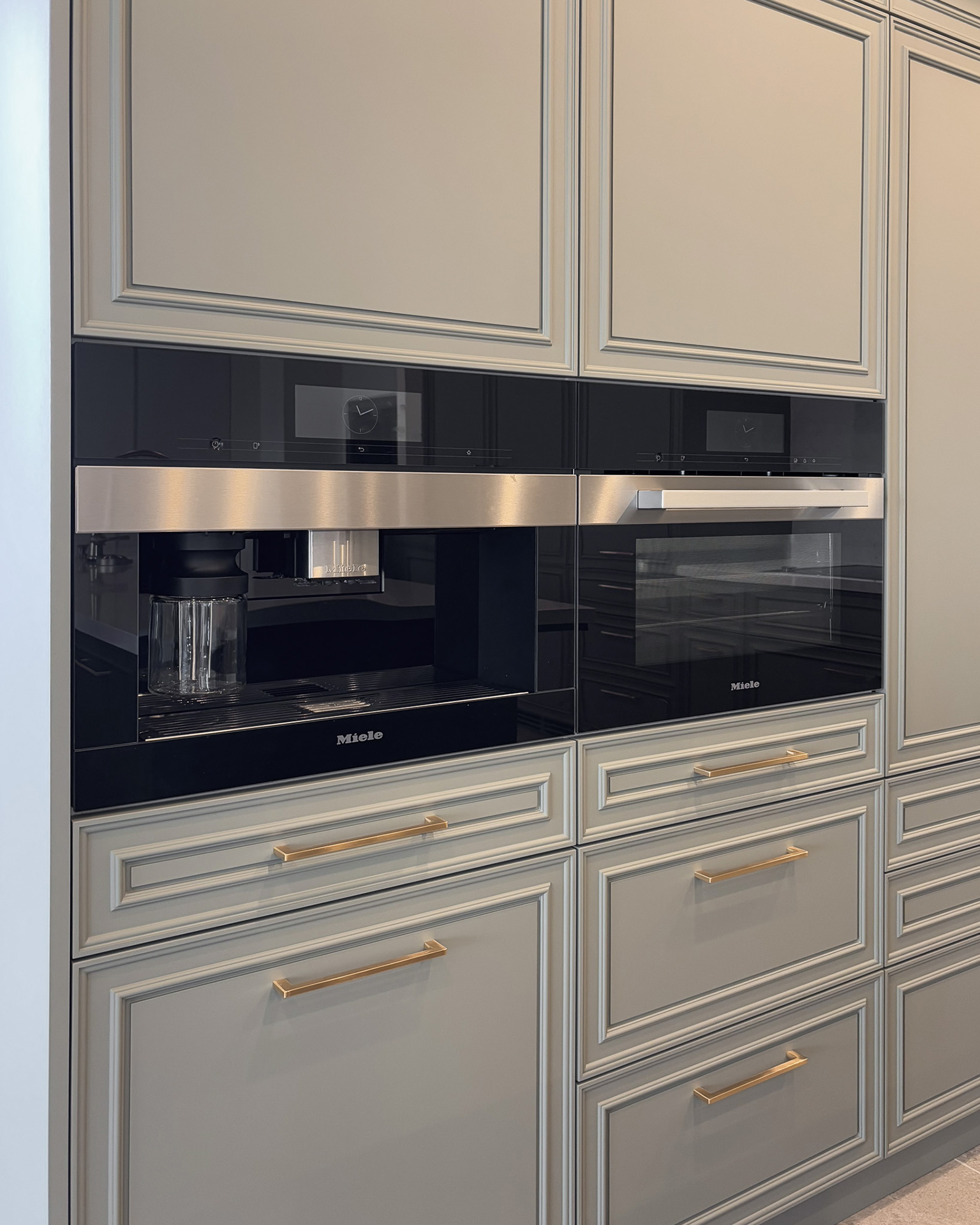 写真:美しいカラーバランスの絵になるキッチン