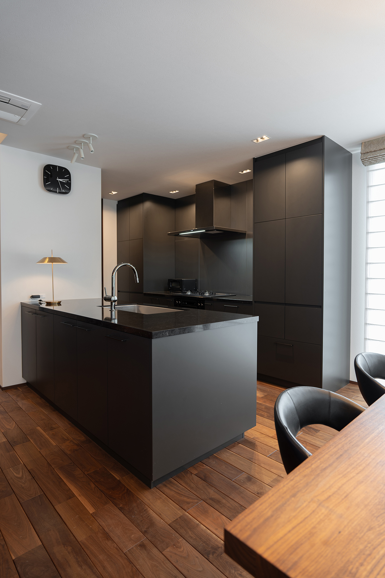 ダークトーンのマテリアルミックス