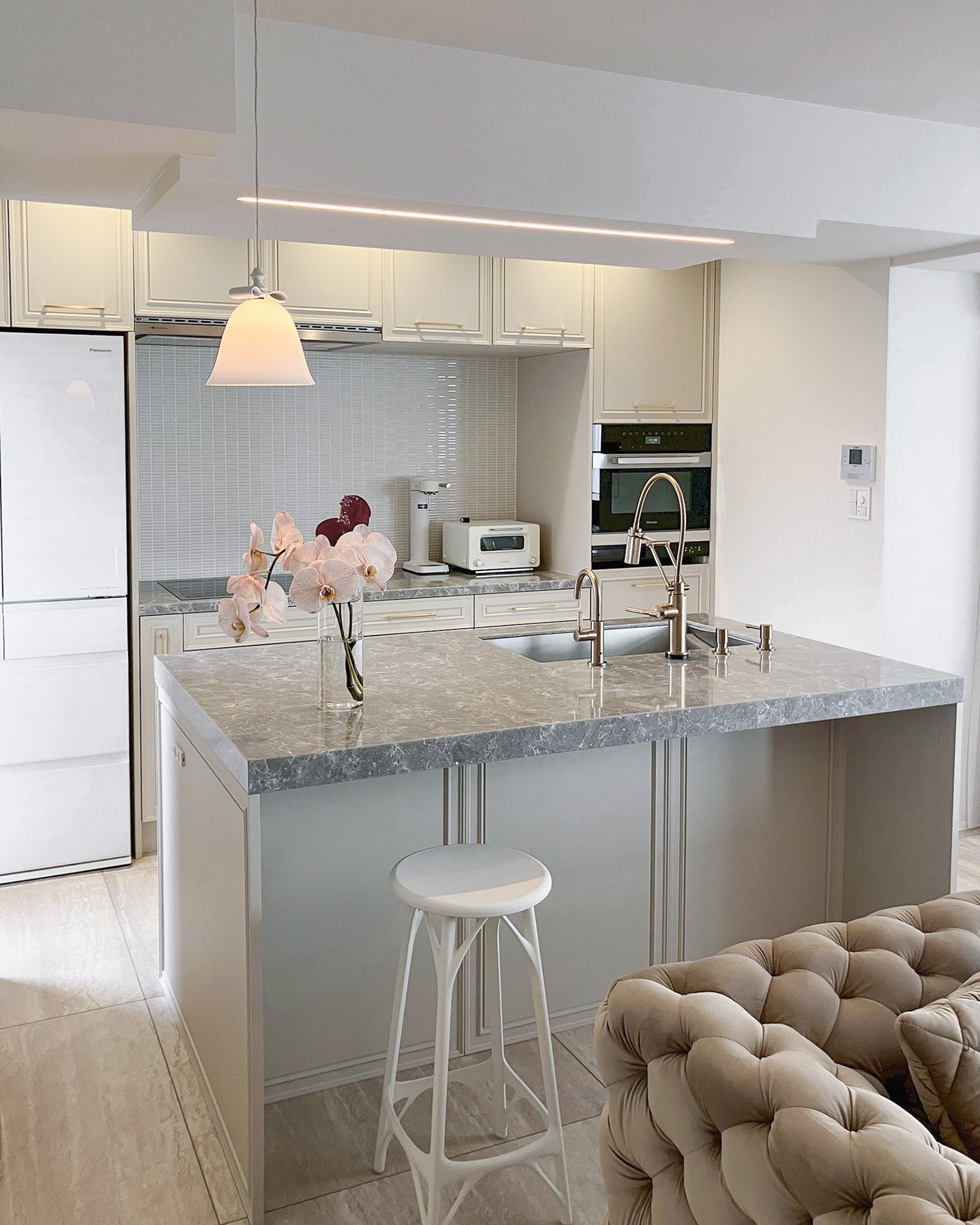 框扉が際立つ可憐なキッチン