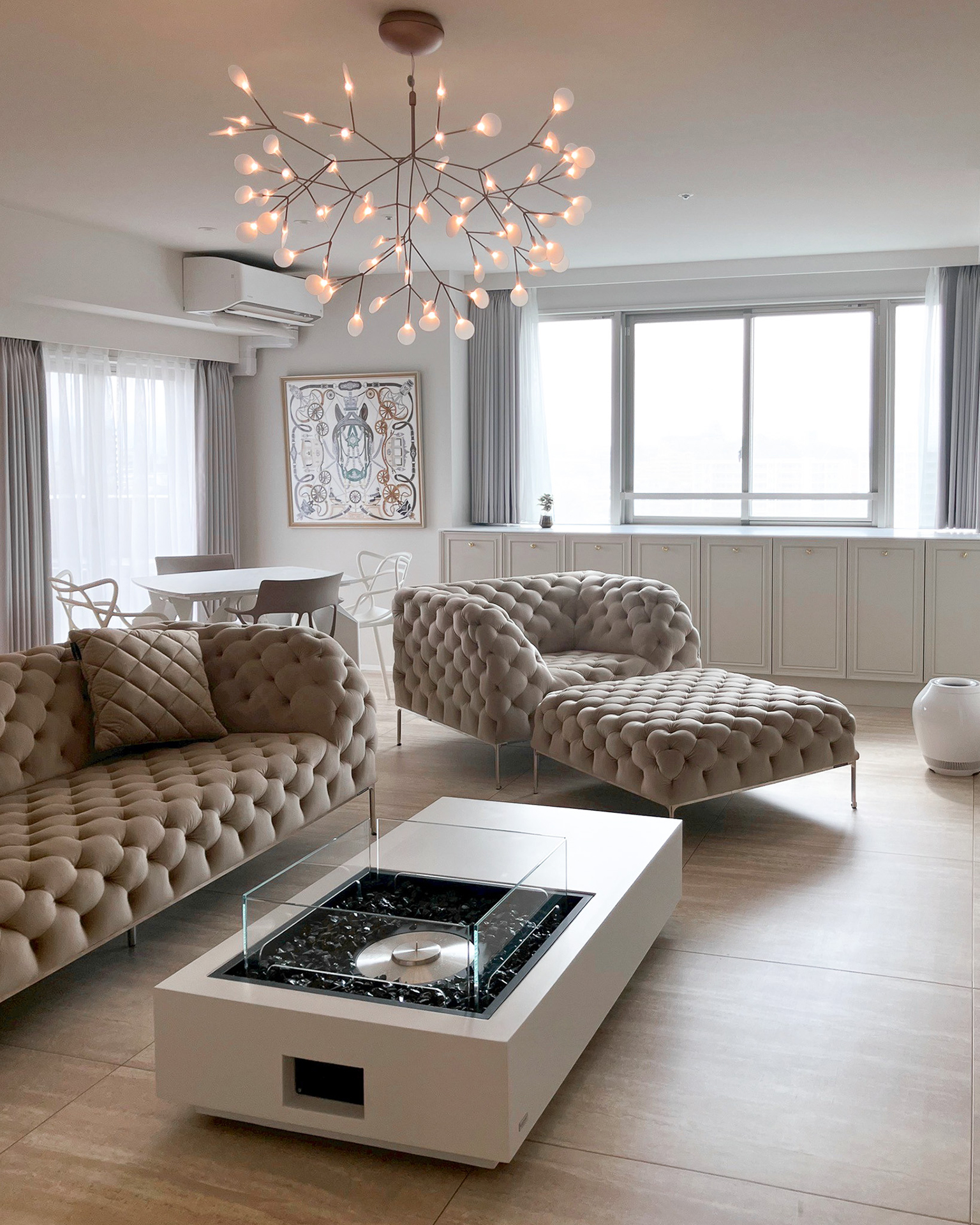 写真：空間をやさしく仕上げるリビング収納