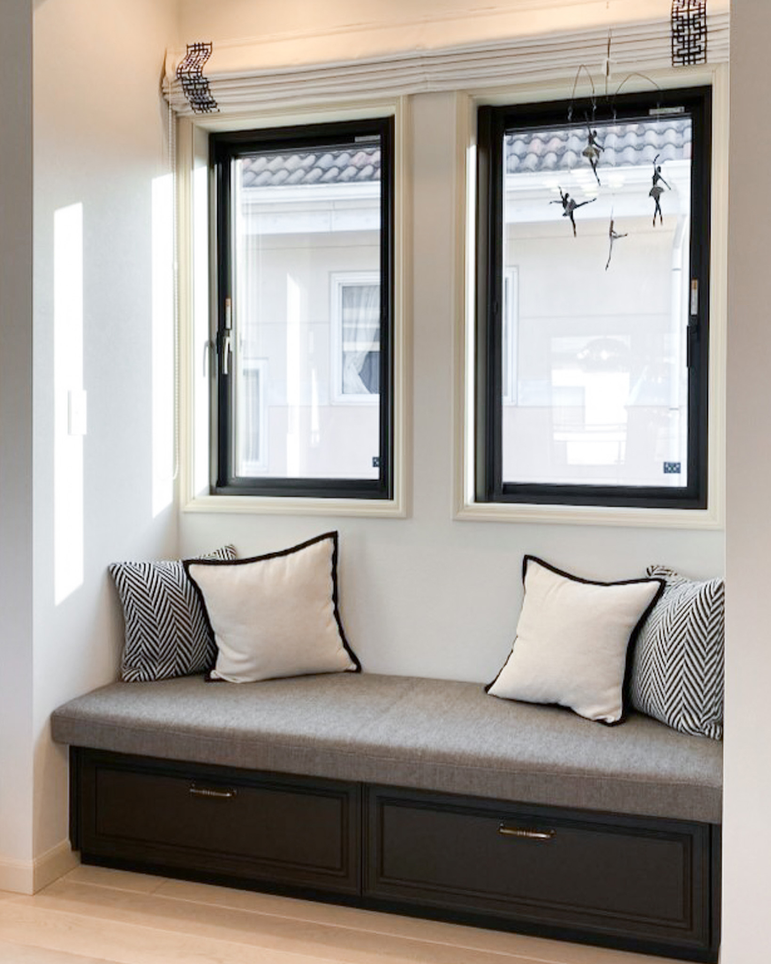 写真:暮らしの中心になる華やかなキッチン