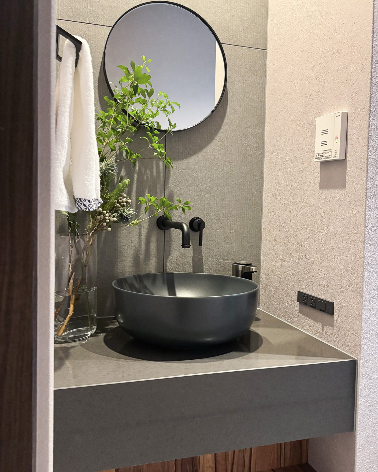 写真:ゆったりと過ごせるラグジュアリー洗面