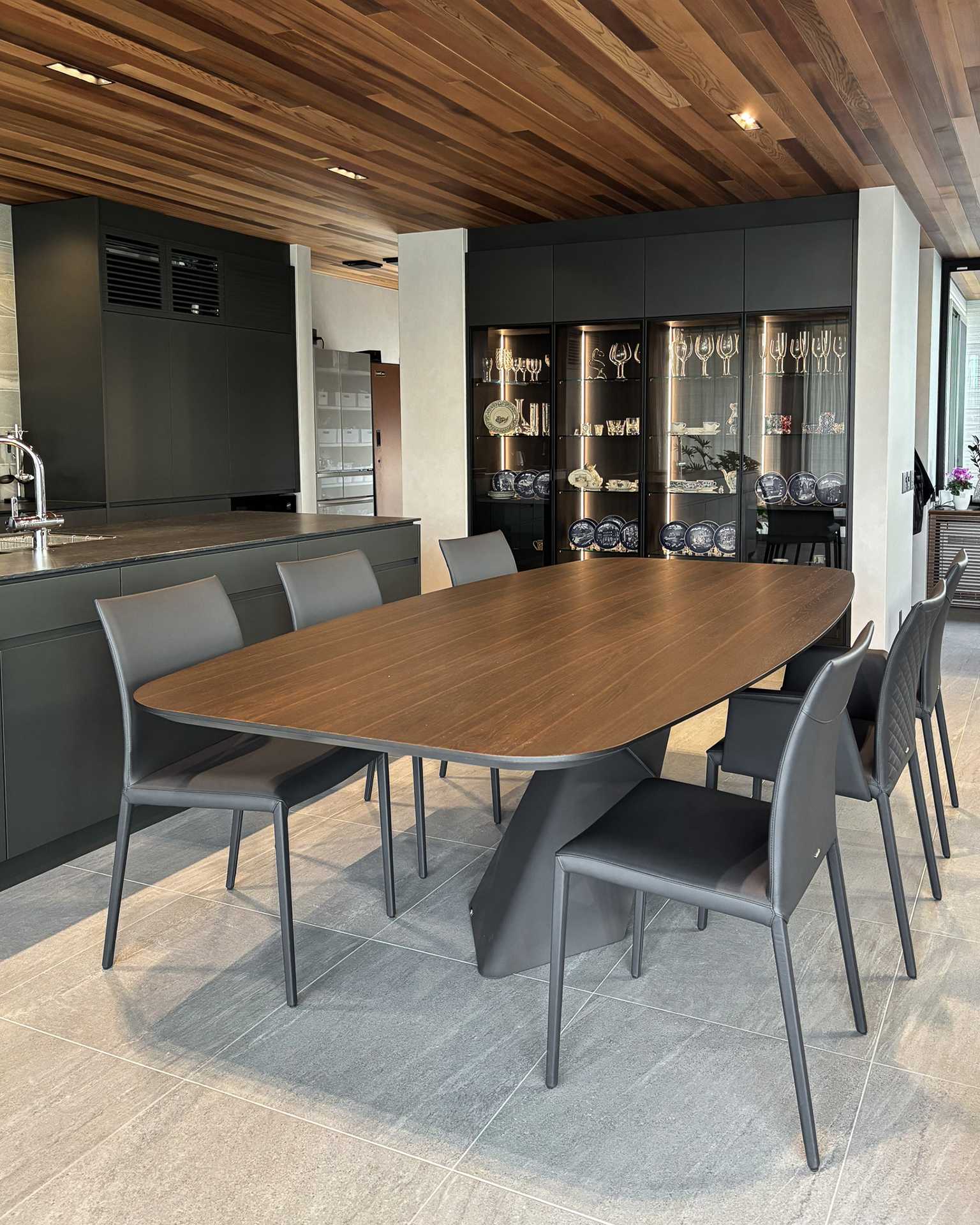 写真:全てが調和する完成されたインテリア