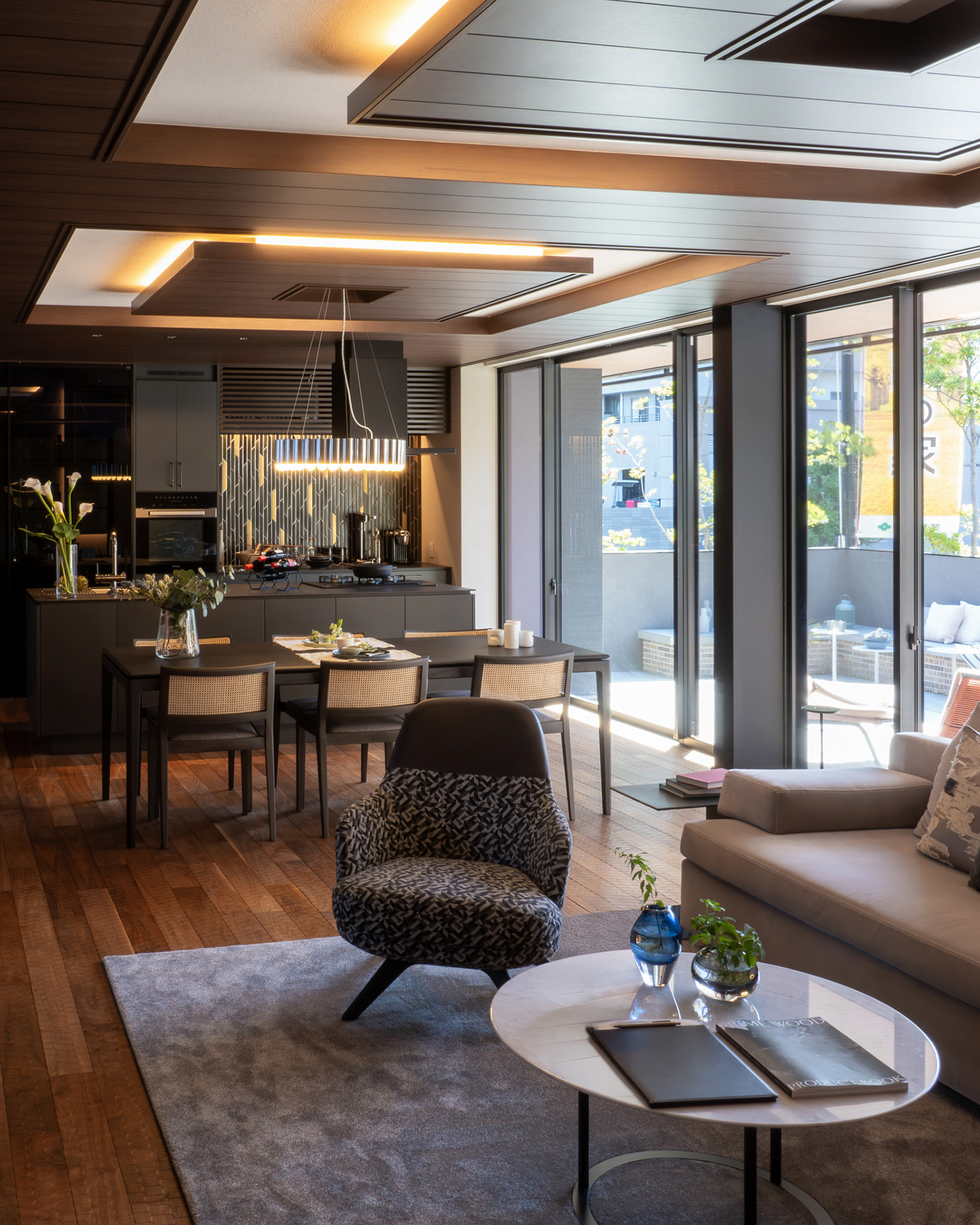 ラグジュアリーモダンなLDK空間