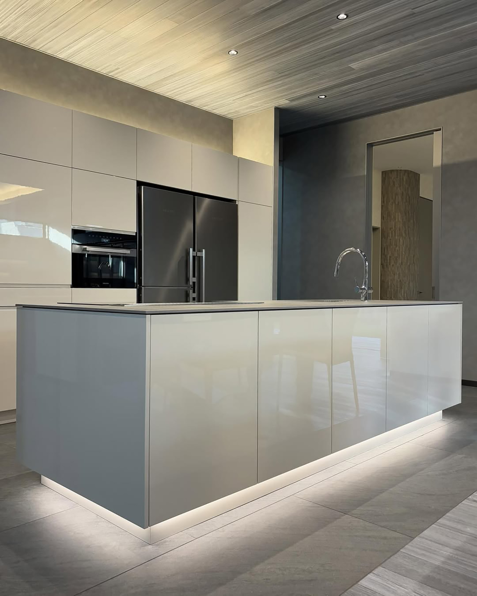 上品で艶やかなトータルコーディネート