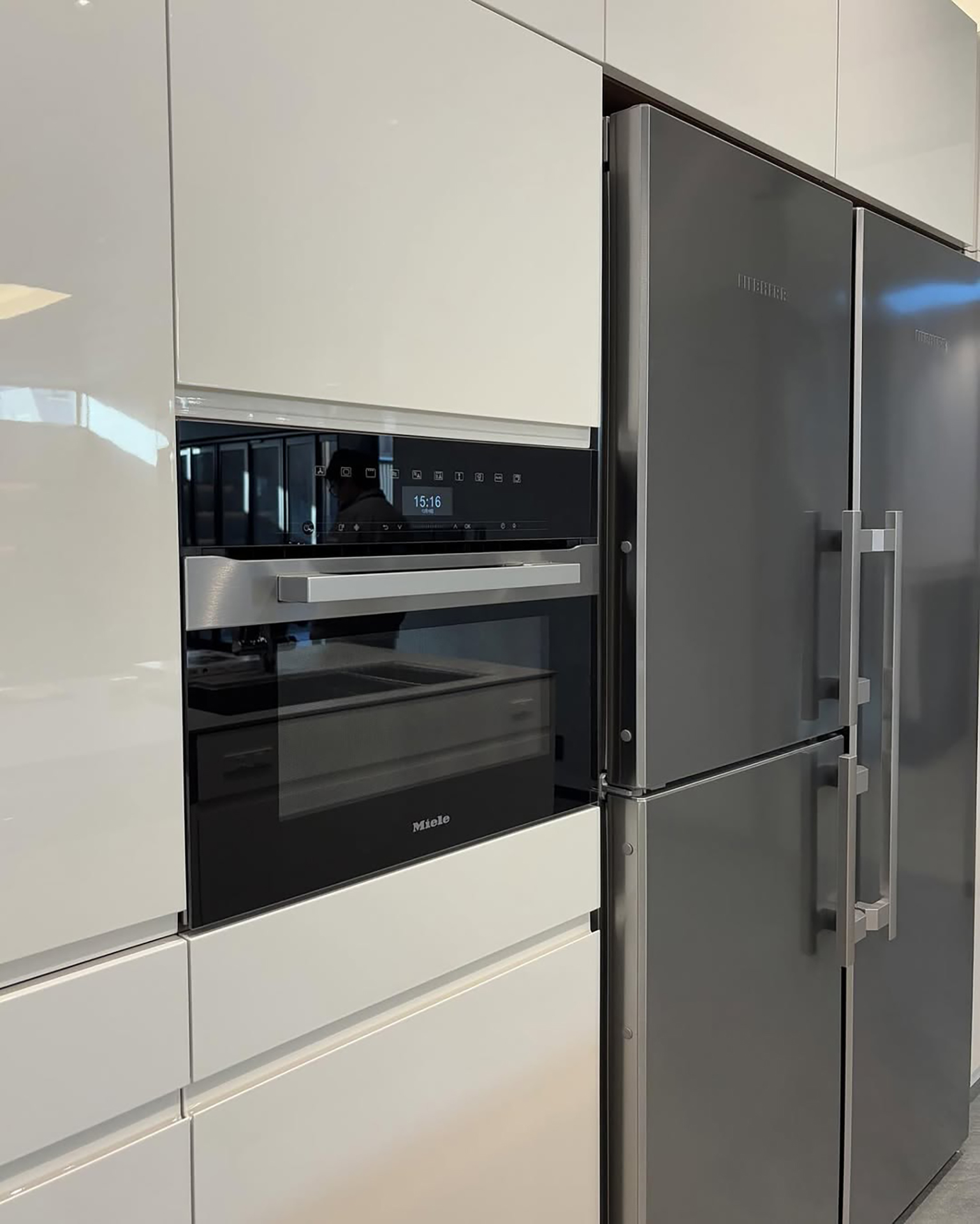 写真:上品で艶やかなトータルコーディネート