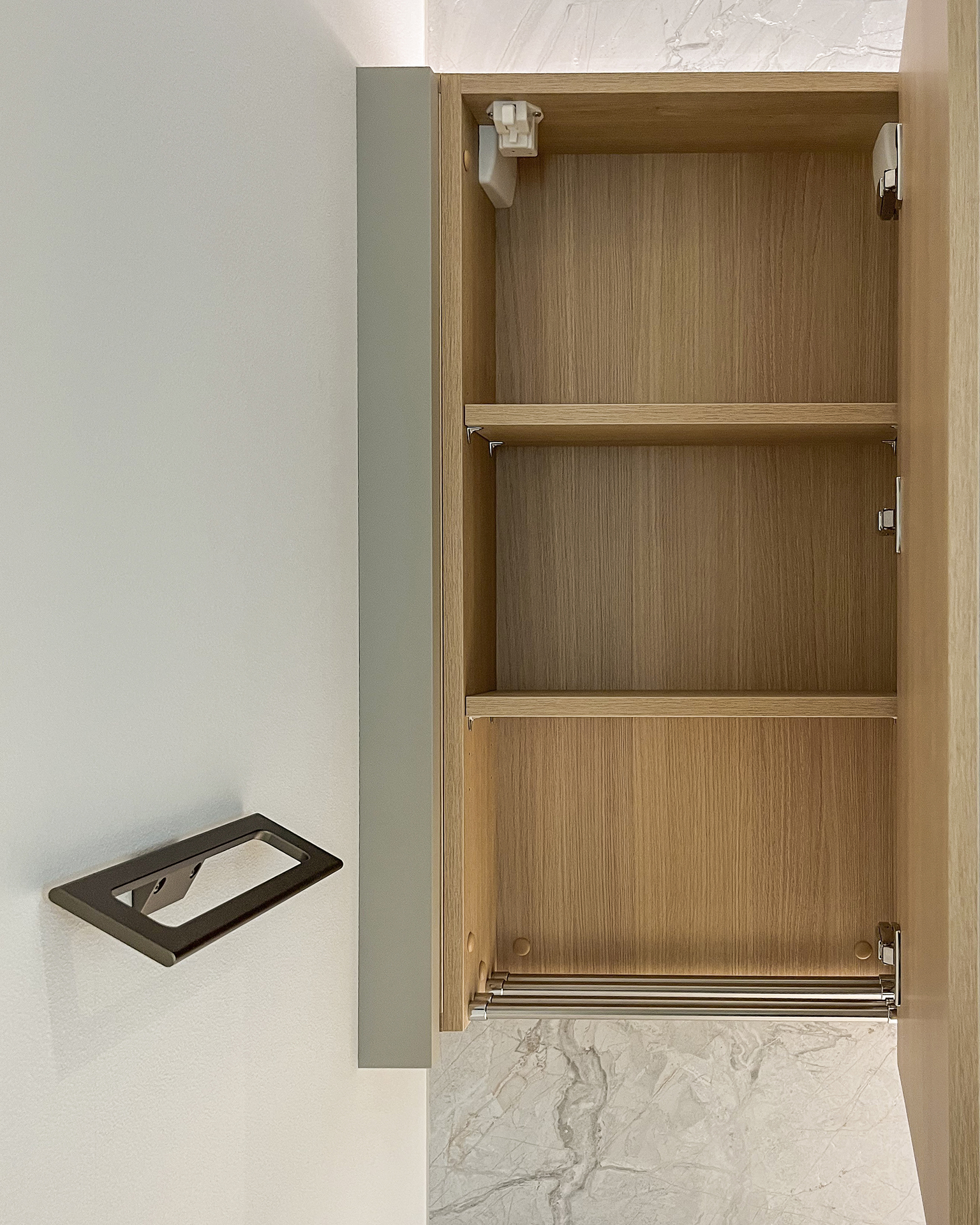 写真:収納力抜群のゆったりとした洗面空間