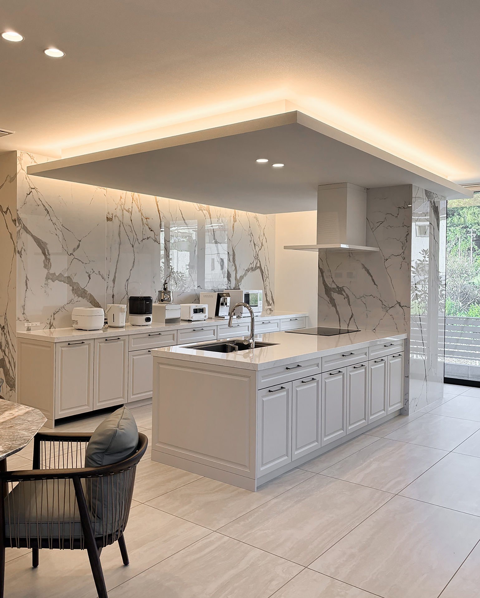 優雅で華やかなエレガントキッチン