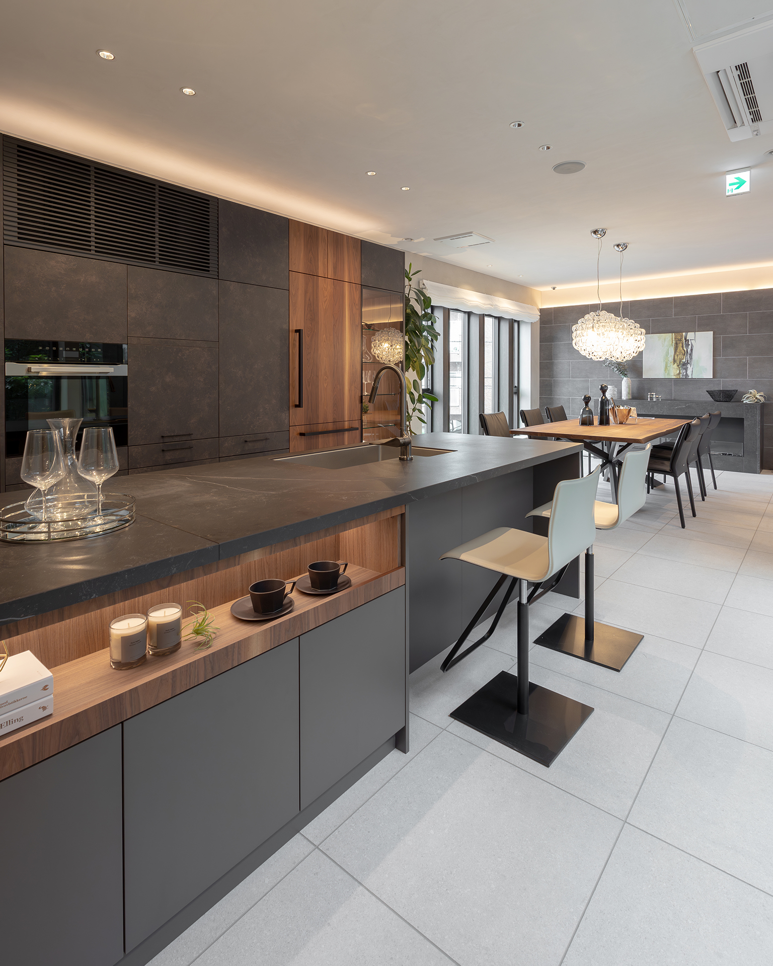 写真:表情豊かな完成されたインテリア