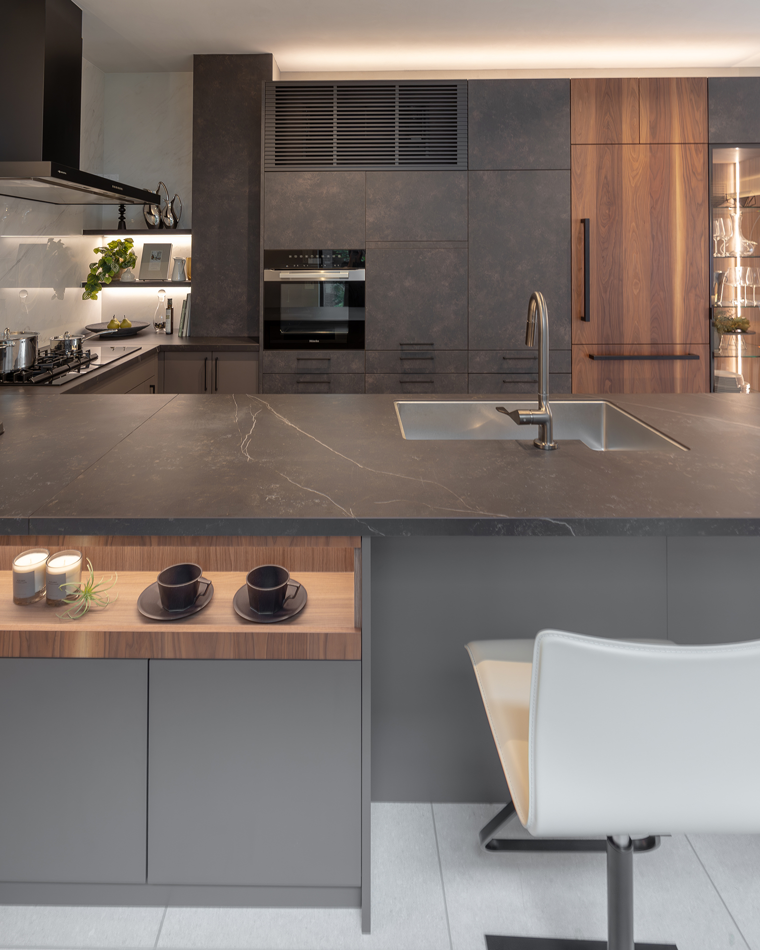 写真:表情豊かな完成されたインテリア