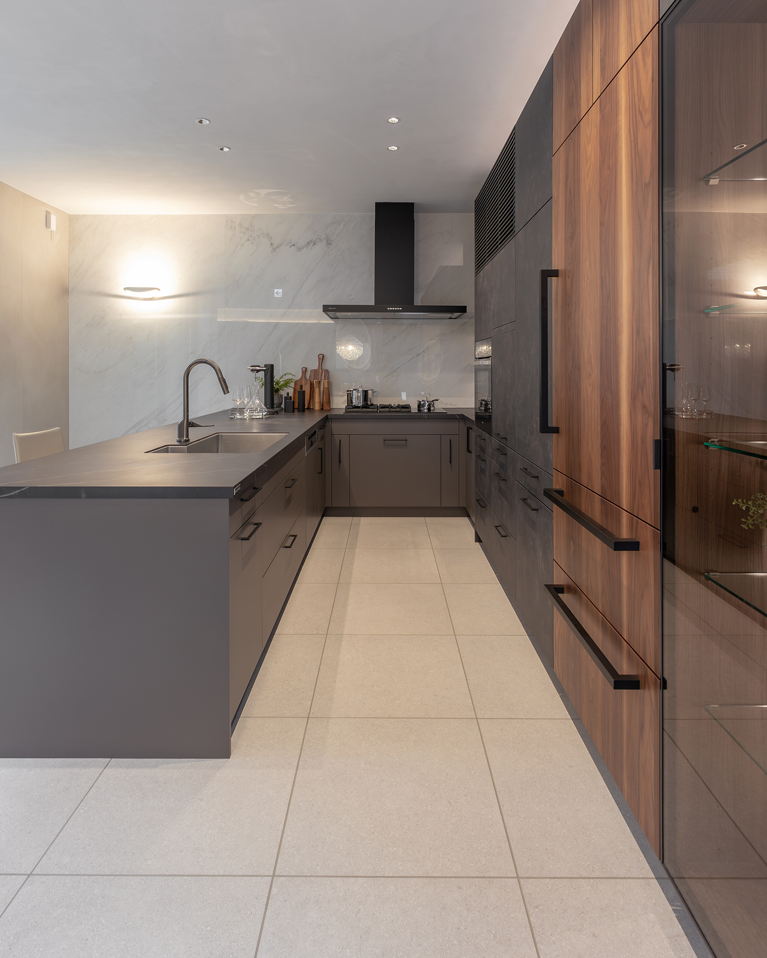 写真:表情豊かな完成されたインテリア