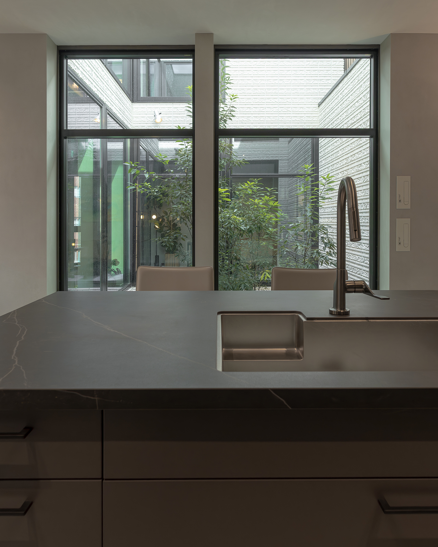 写真:表情豊かな完成されたインテリア