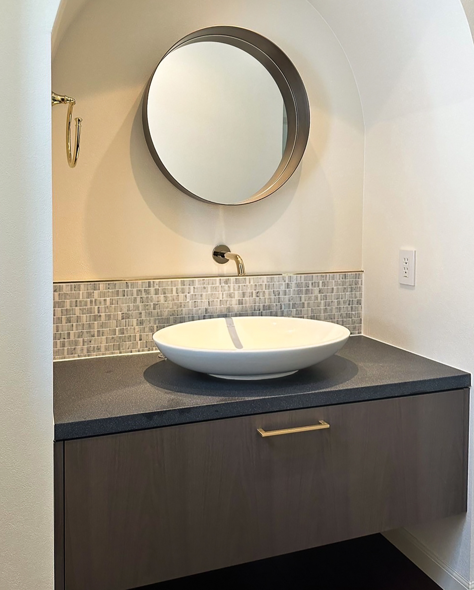 家具のような上質な洗面化粧台