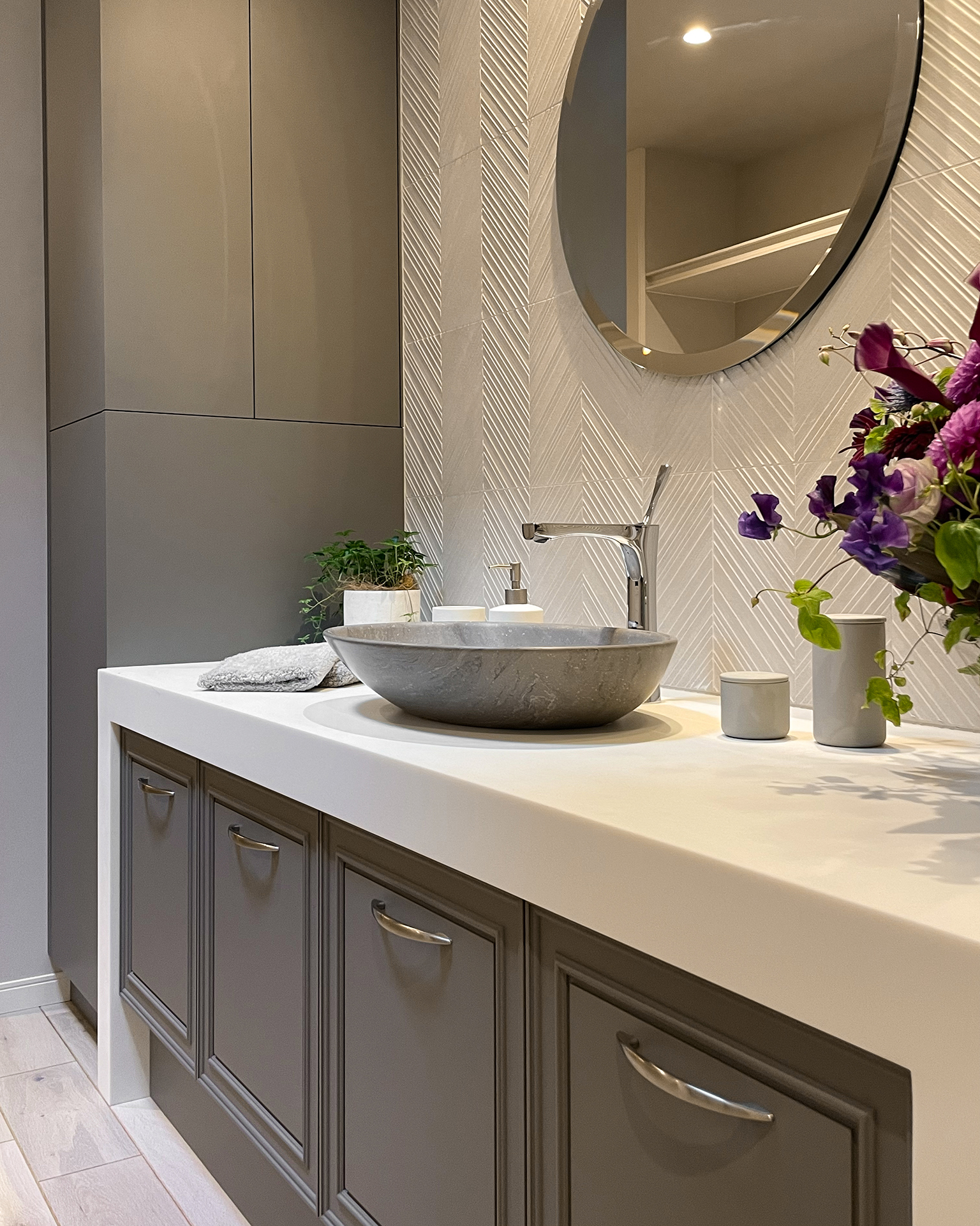 写真：エレガントな上質洗面空間