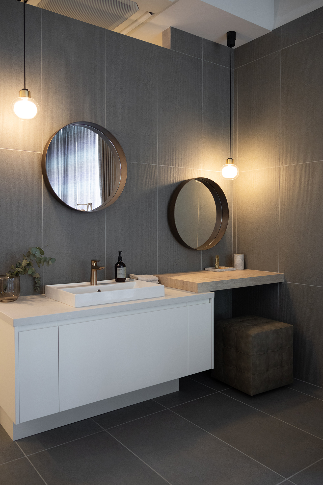 写真：インテリアとしてのドレッサー洗面