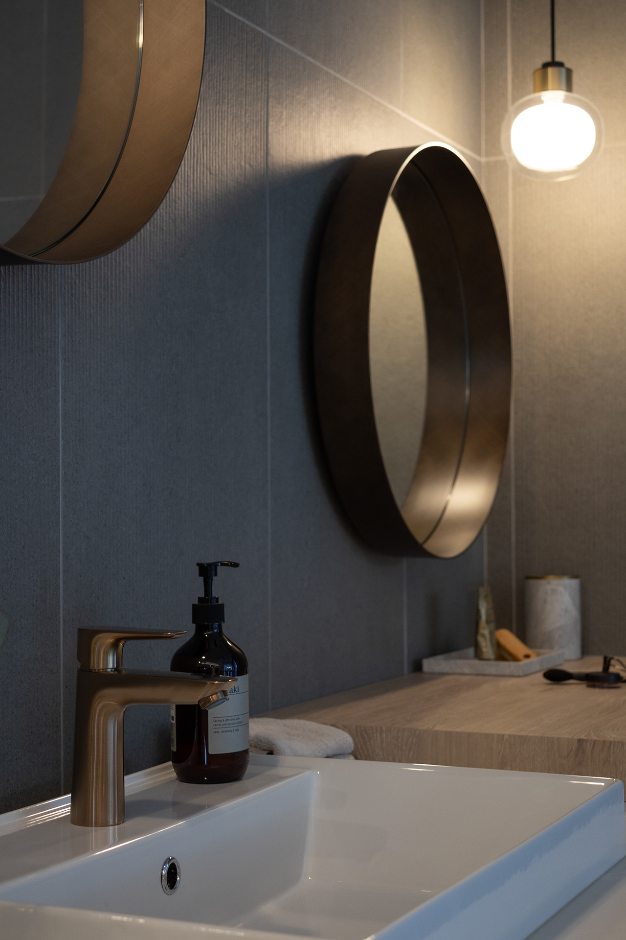 写真：インテリアとしてのドレッサー洗面