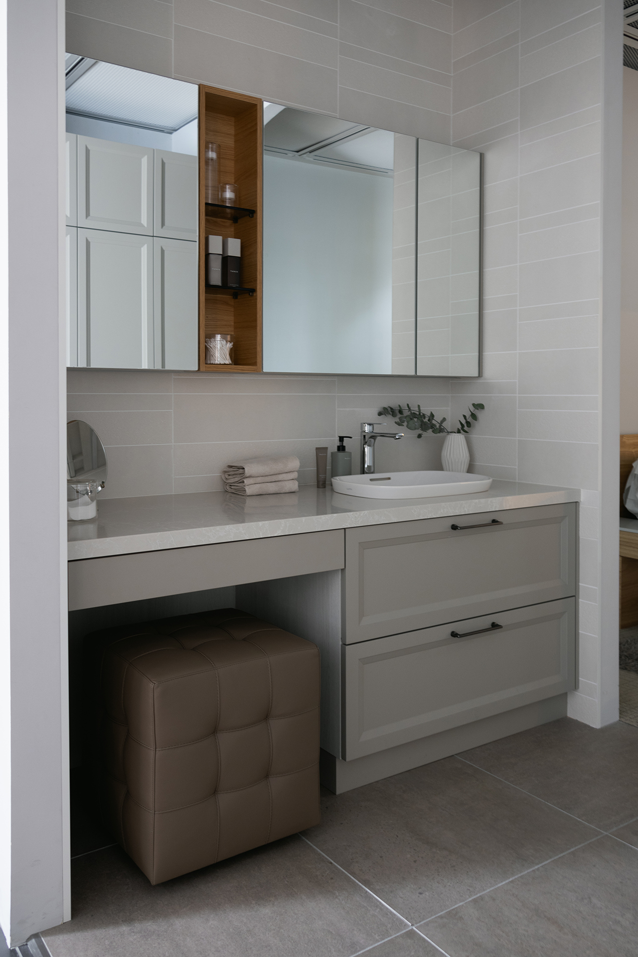 写真：心地よく過ごす、ドレッサー洗面