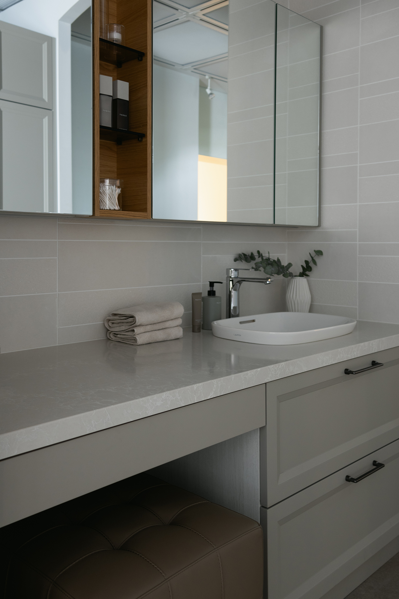 写真：心地よく過ごす、ドレッサー洗面