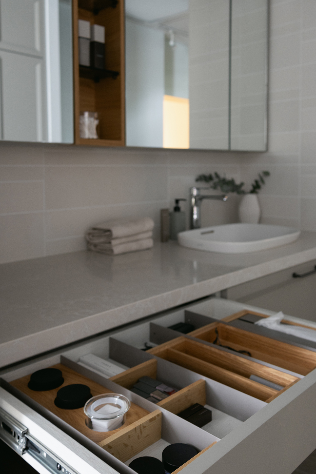 写真：心地よく過ごす、ドレッサー洗面