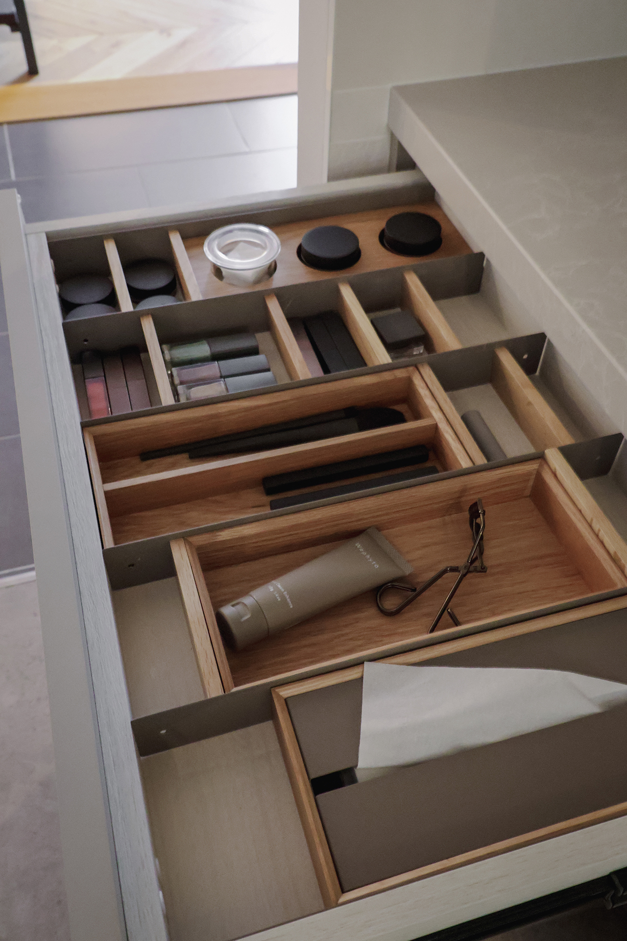 写真：心地よく過ごす、ドレッサー洗面