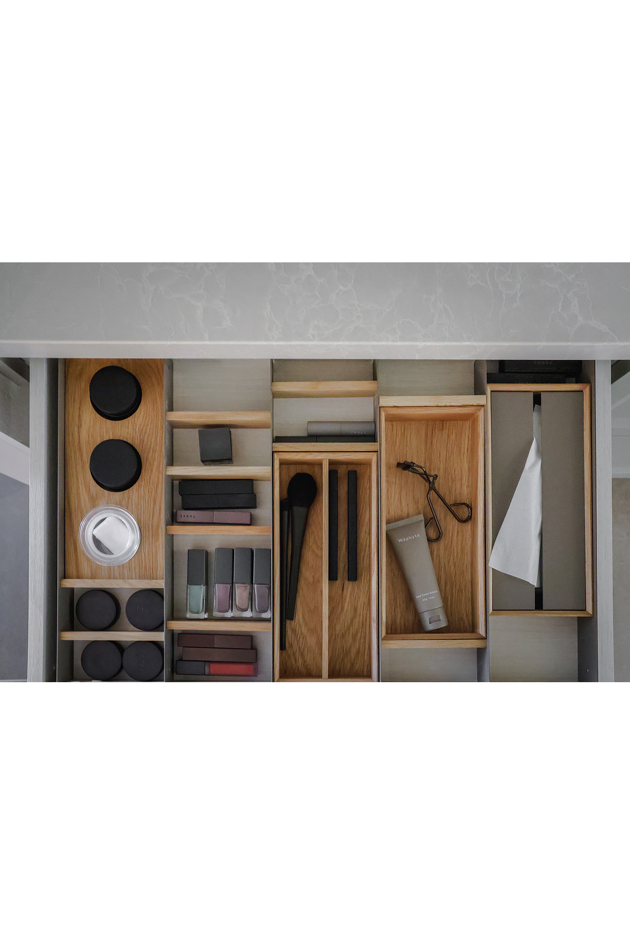 写真：心地よく過ごす、ドレッサー洗面