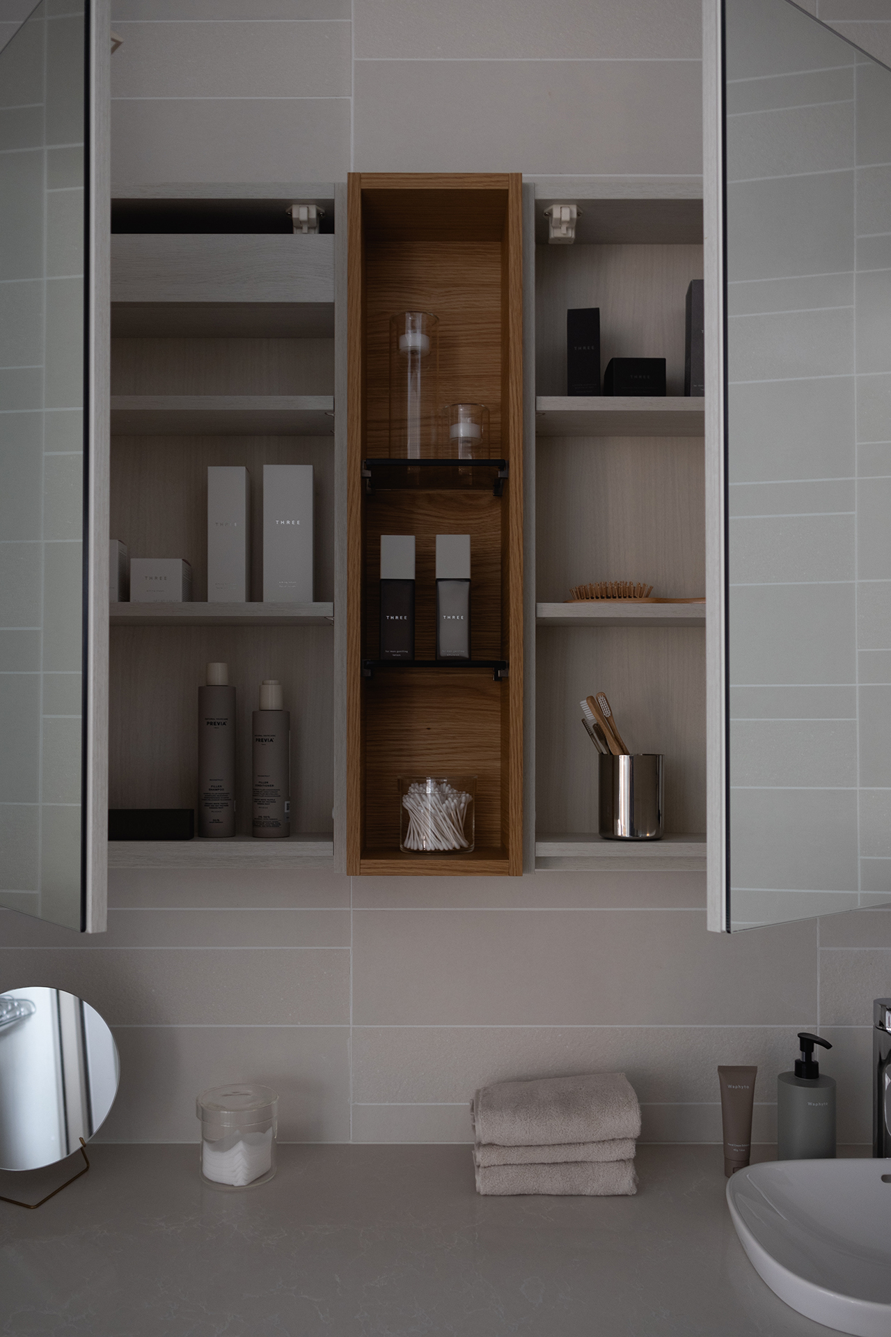 写真：心地よく過ごす、ドレッサー洗面