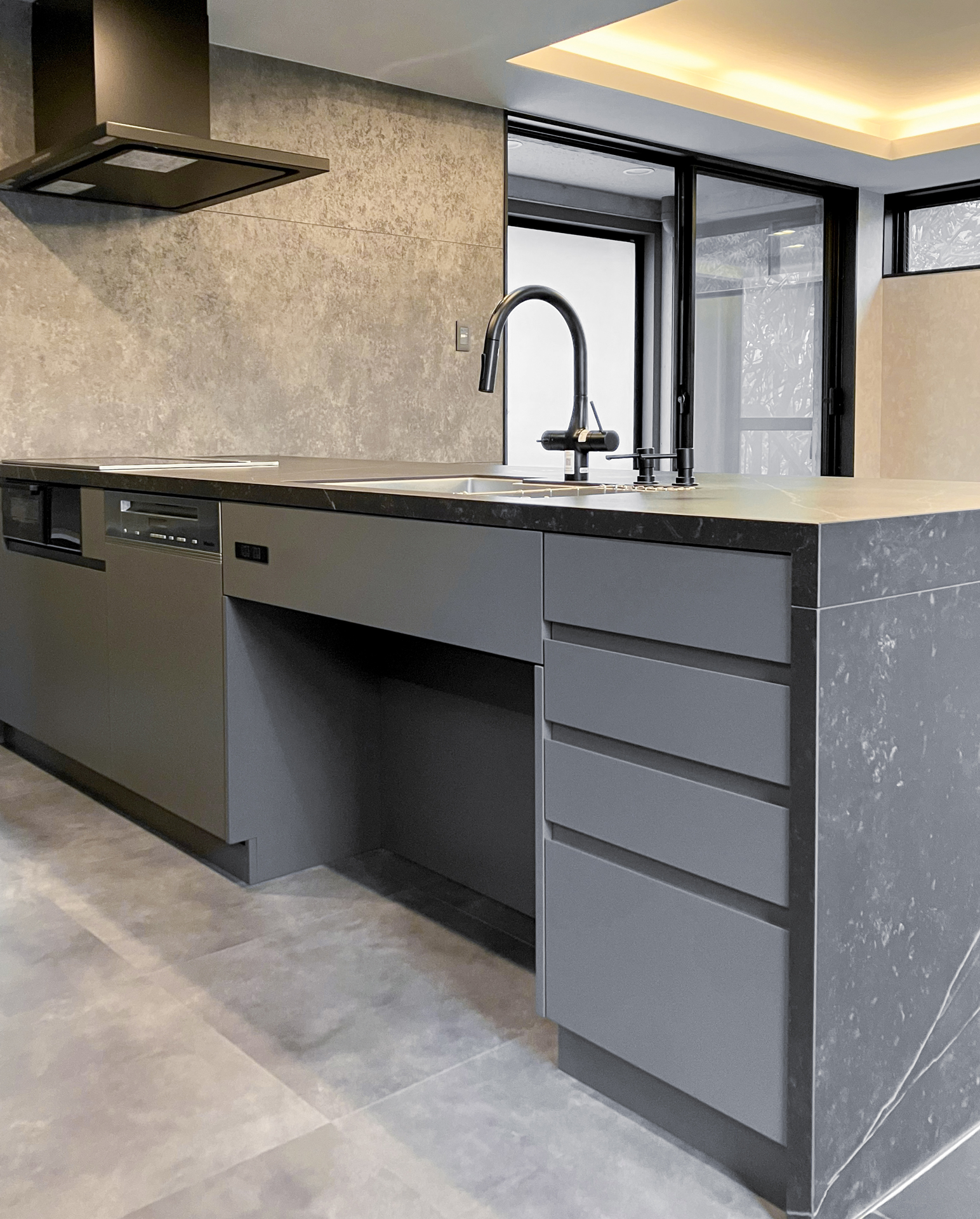 写真:濃淡を楽しむグレーインテリア